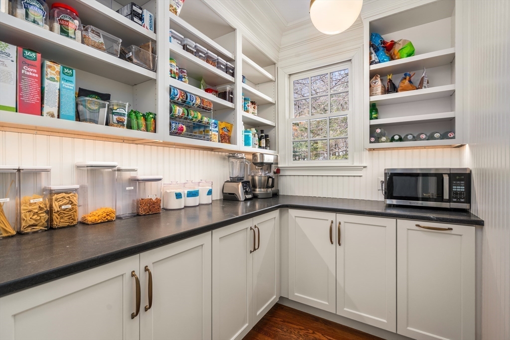 Sudbury, Massachusetts, 01776, United States, 5 Bedrooms Bedrooms, ,7 BathroomsBathrooms,Residential,For Sale,1827168
