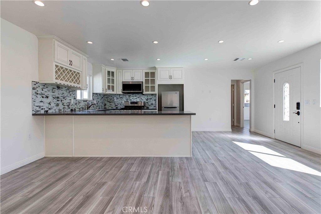 Sun Valley, California, 91352, United States, 4 Bedrooms Bedrooms, ,3 BathroomsBathrooms,Residential,For Sale,1938839
