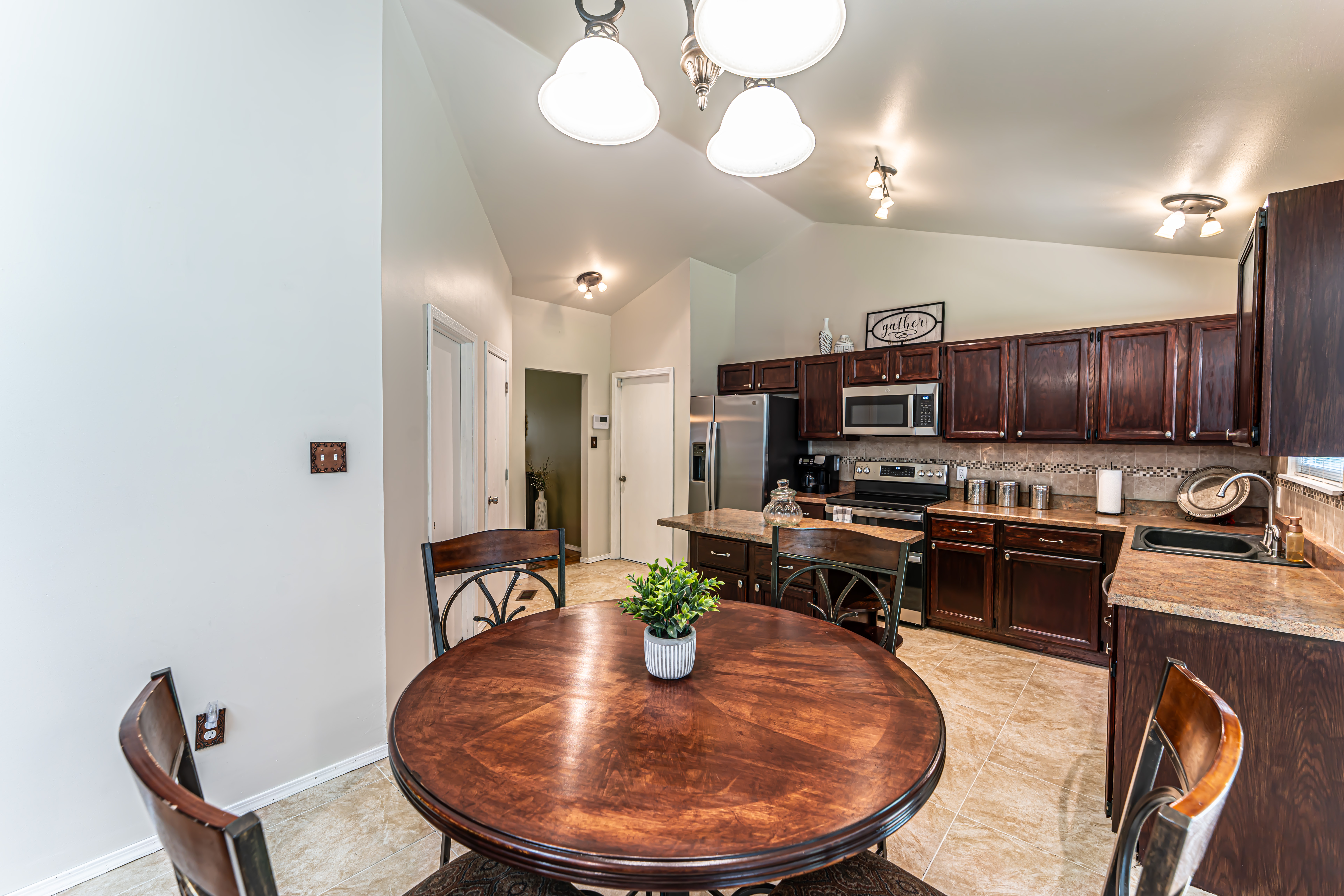  25 Beaujolais Drive, Florissant, MO 63031 - 物件實景