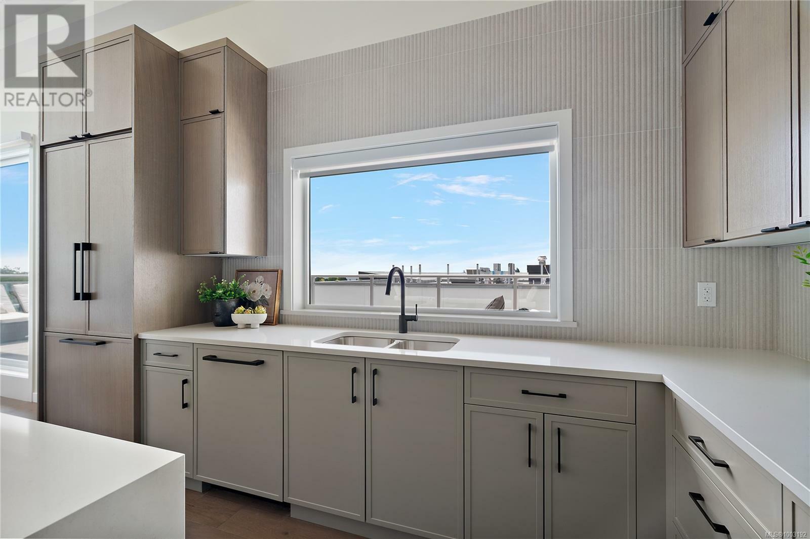 ESQUIMALT, British Columbia, V9A 6A1, CA, 2 Bedrooms Bedrooms, ,3 BathroomsBathrooms,Residential,For Sale,1875293