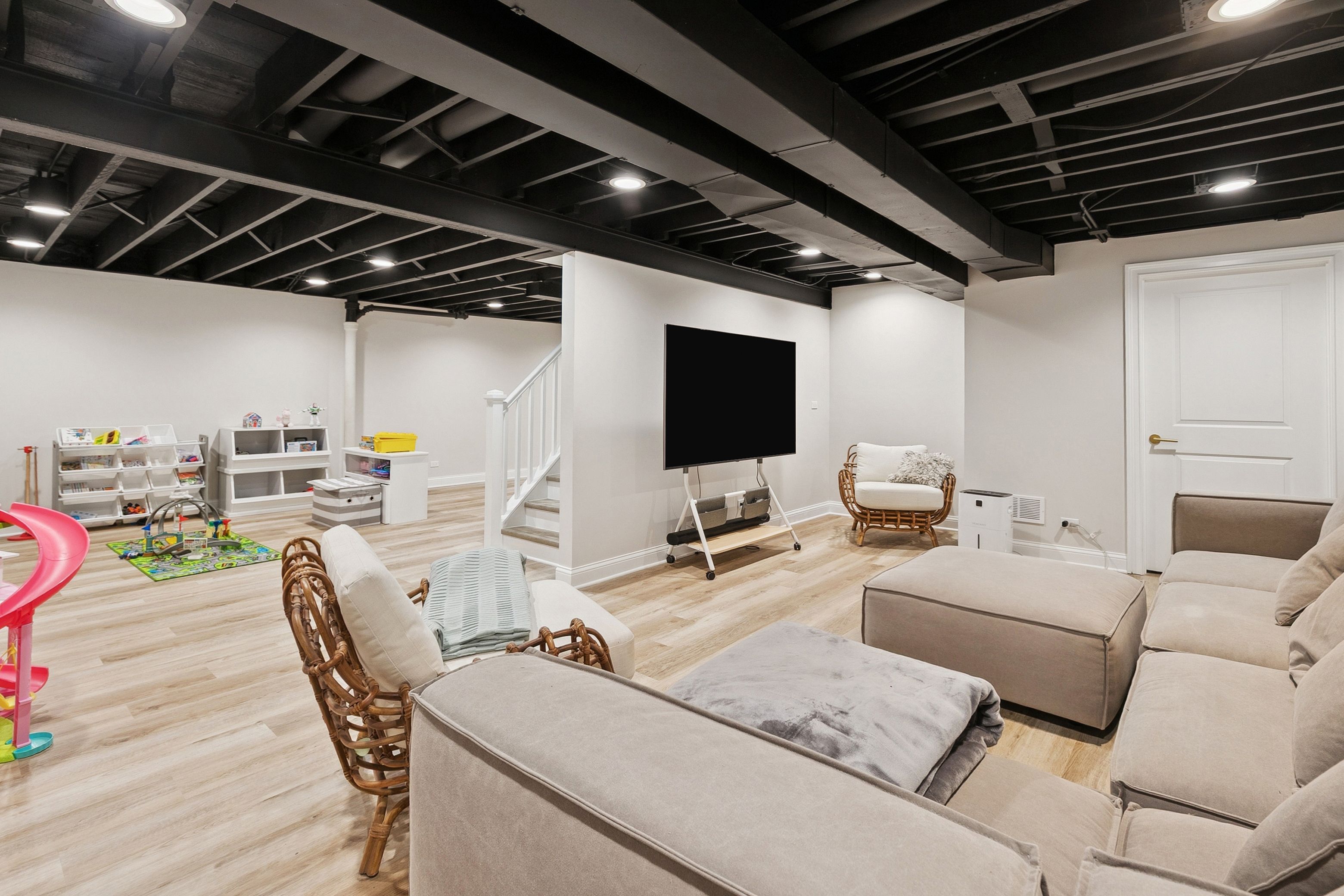  Timeless Charm with Extensive Modern Upgrades and an Unbeatable Lifestyle - 物件實景