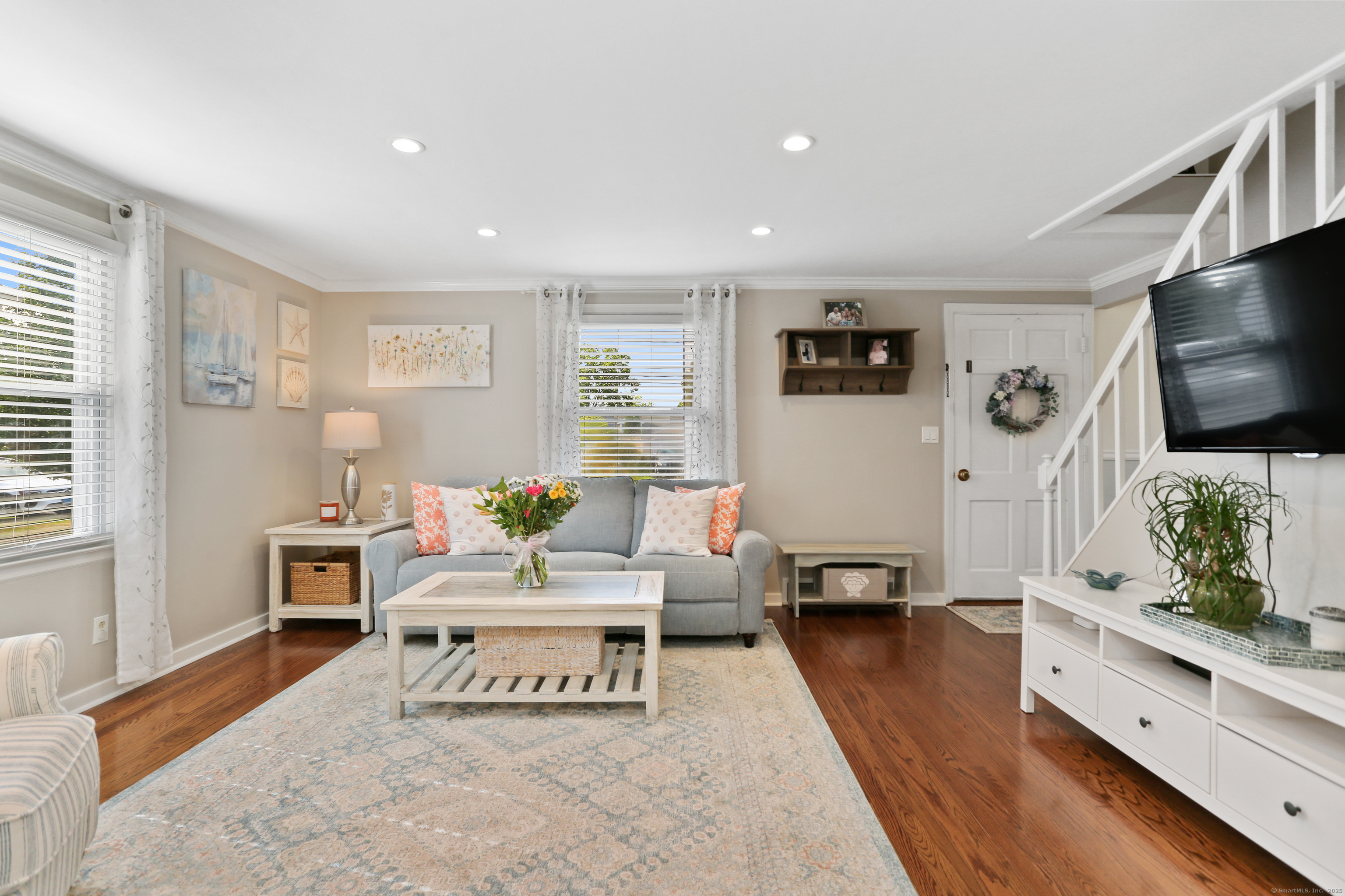 Milford, Connecticut, 06460, United States, 3 Bedrooms Bedrooms, ,2 BathroomsBathrooms,Residential,For Sale,1933050