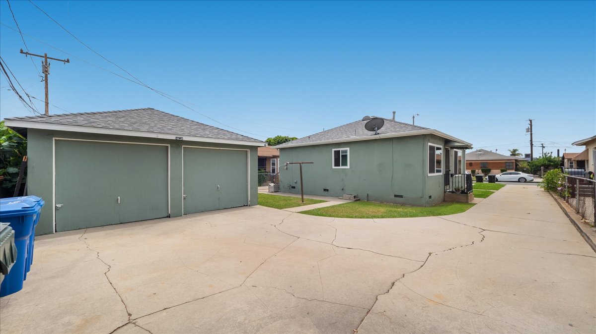 Montebello, California, 90640, United States, 2 Bedrooms Bedrooms, ,2 BathroomsBathrooms,Residential,For Sale,1930342