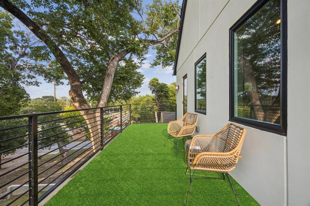 Dallas, Texas, 75211, United States, 4 Bedrooms Bedrooms, ,3 BathroomsBathrooms,Residential,For Sale,1988260