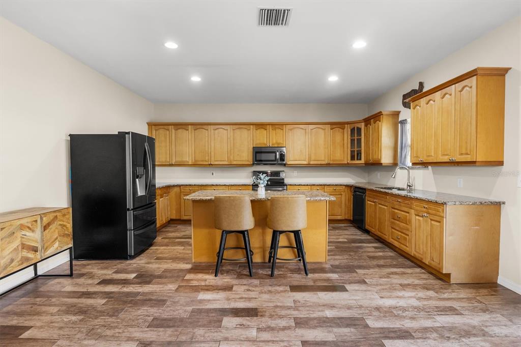 Bartow, Florida, 33830, United States, 3 Bedrooms Bedrooms, ,4 BathroomsBathrooms,Residential,For Sale,2002035