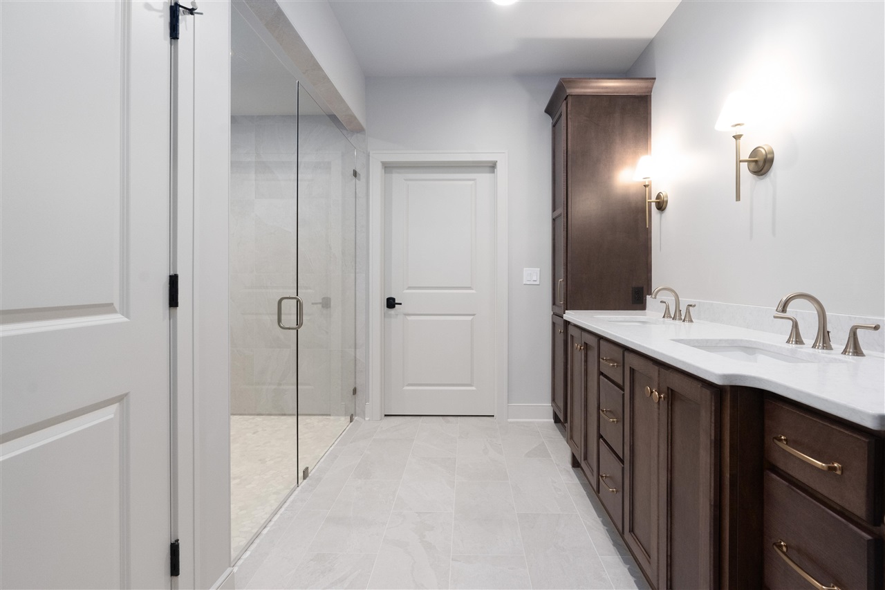 Bowling Green, Kentucky, 42103, United States, 3 Bedrooms Bedrooms, ,4 BathroomsBathrooms,Residential,For Sale,1941670