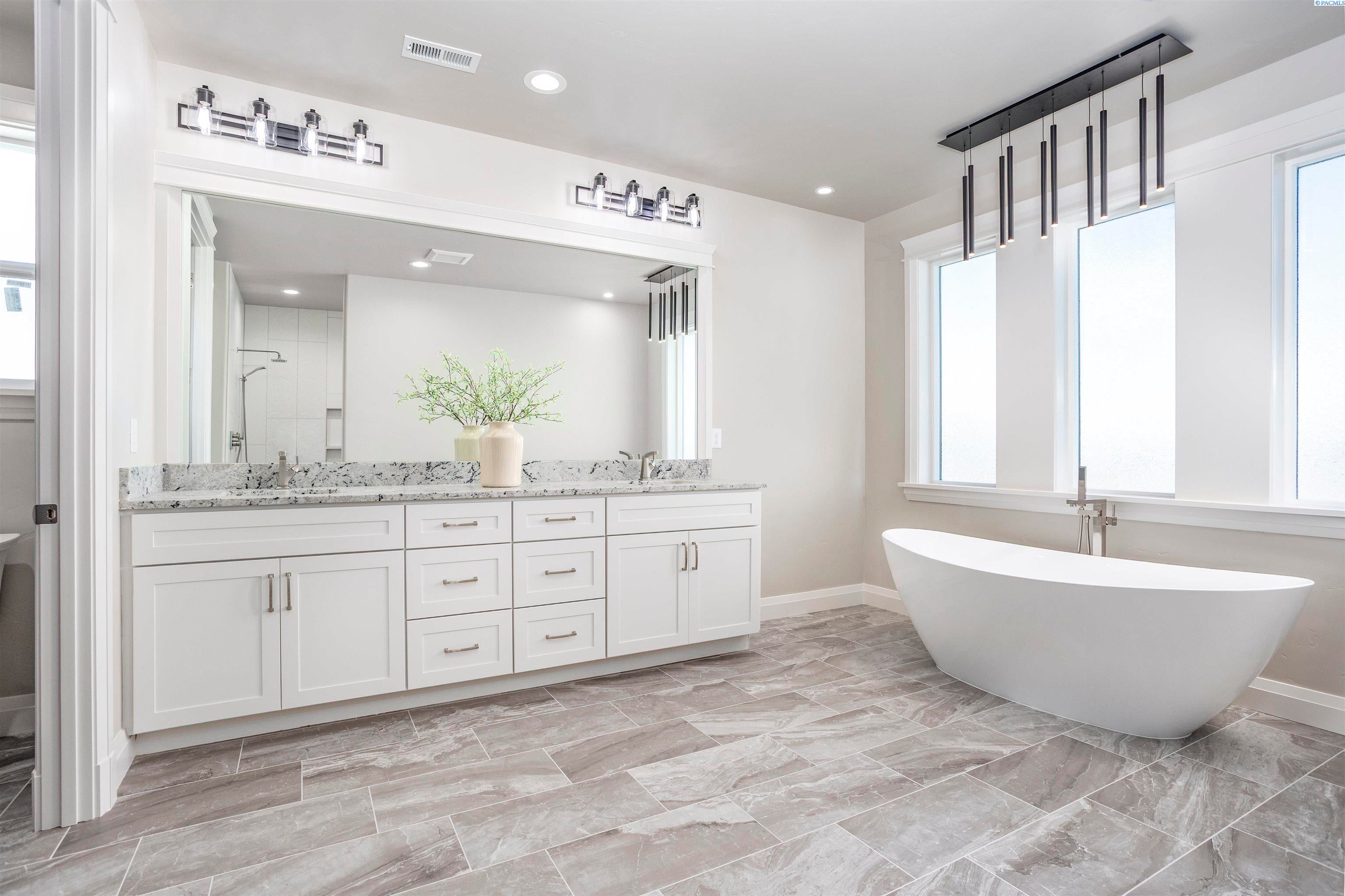 Pasco, Washington, 99301, United States, 4 Bedrooms Bedrooms, ,4 BathroomsBathrooms,Residential,For Sale,1979457