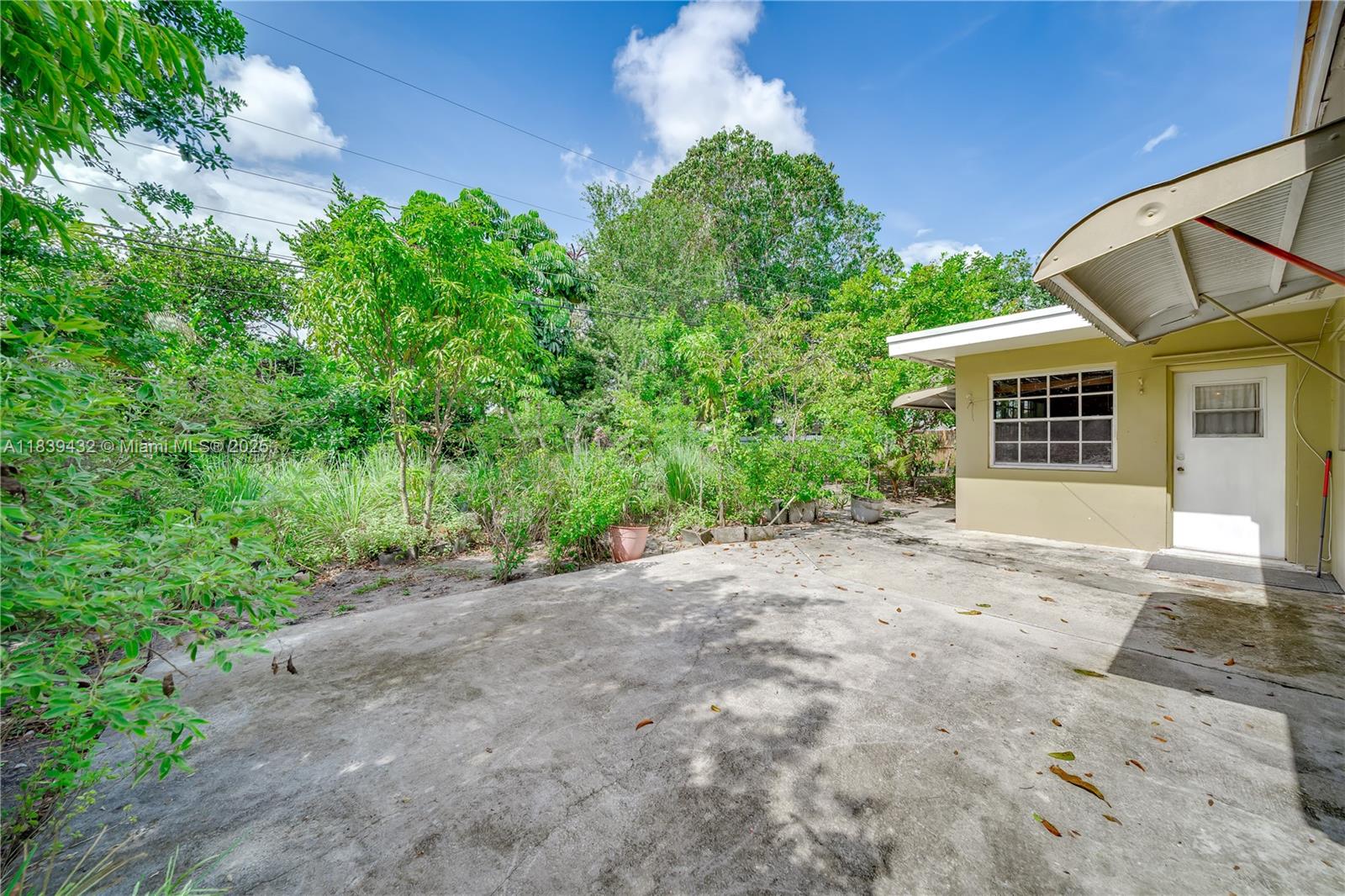 Hollywood, Florida, 33024, United States, 3 Bedrooms Bedrooms, ,2 BathroomsBathrooms,Residential,For Sale,1892932
