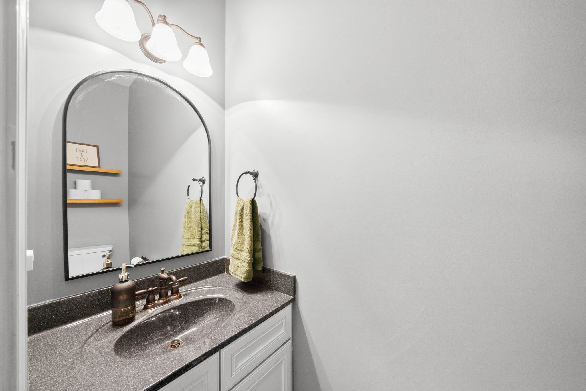 Clarksville, Tennessee, 37043, United States, 5 Bedrooms Bedrooms, ,3 BathroomsBathrooms,Residential,For Sale,2009051