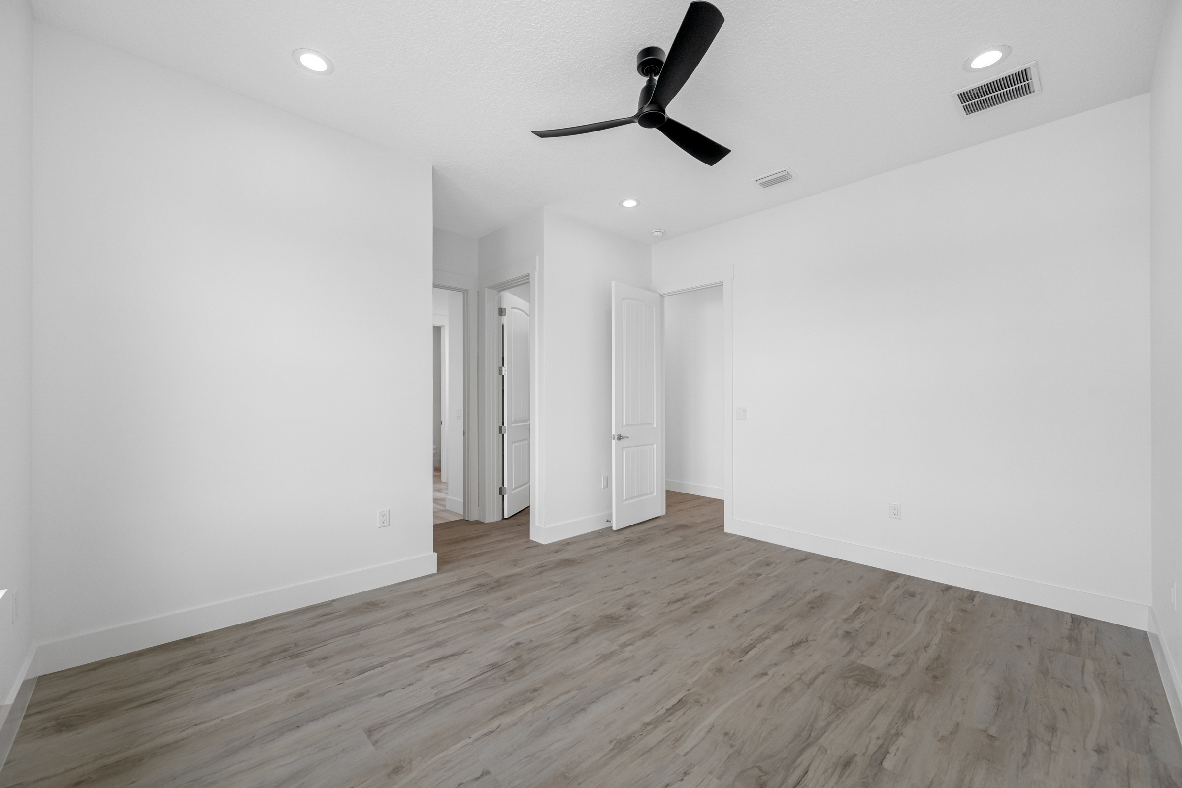 Madeira Beach, Florida, 33708, United States, 6 Bedrooms Bedrooms, ,6 BathroomsBathrooms,Residential,For Sale,1988521