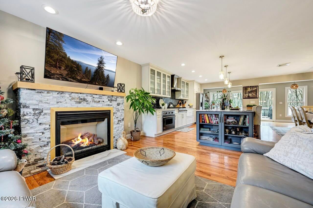 Milford, Pennsylvania, 18337, United States, 3 Bedrooms Bedrooms, ,3 BathroomsBathrooms,Residential,For Sale,2011309