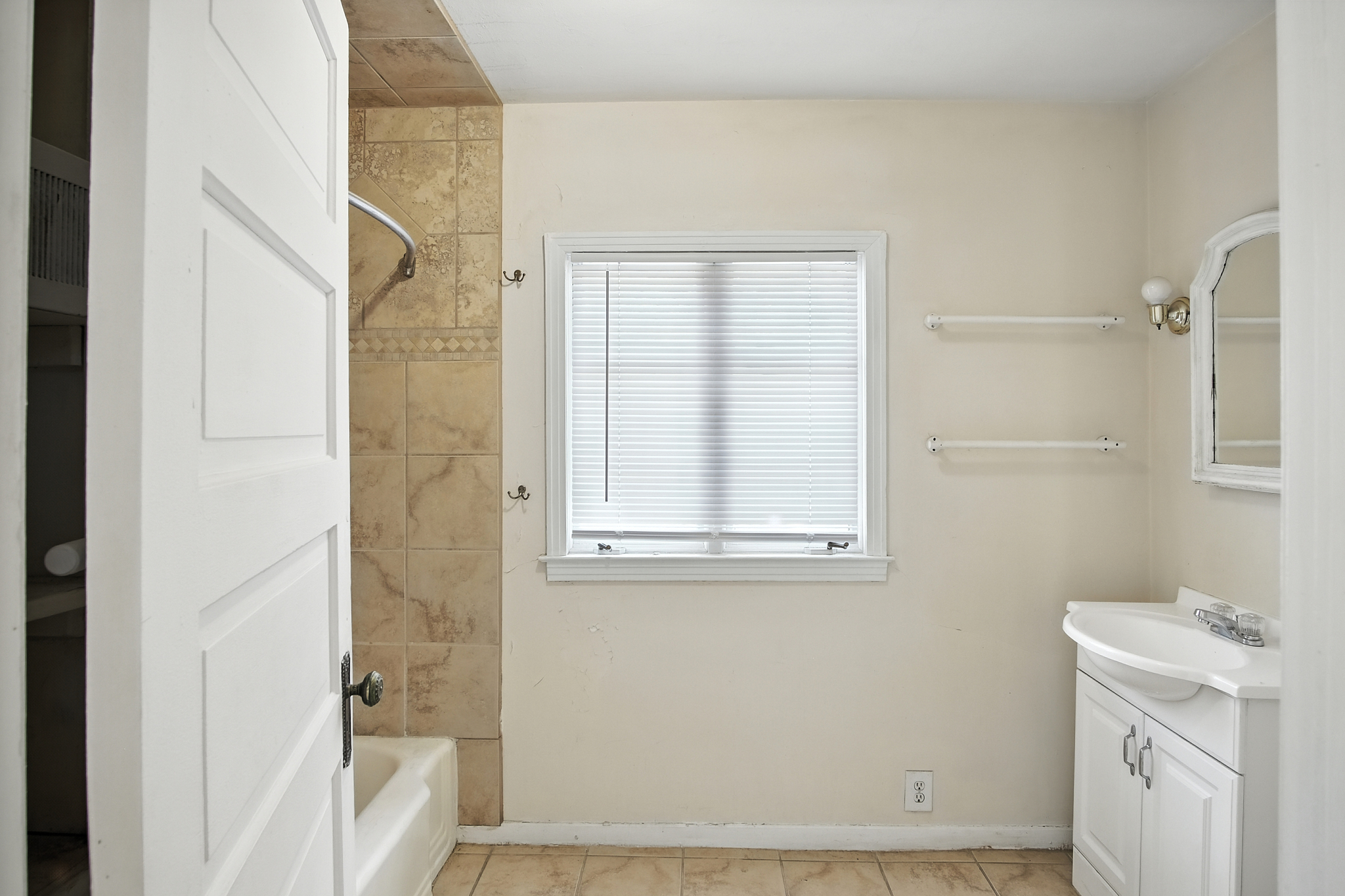 Hot Springs, South Dakota, 57747, United States, 5 Bedrooms Bedrooms, ,4 BathroomsBathrooms,Residential,For Sale,1983319