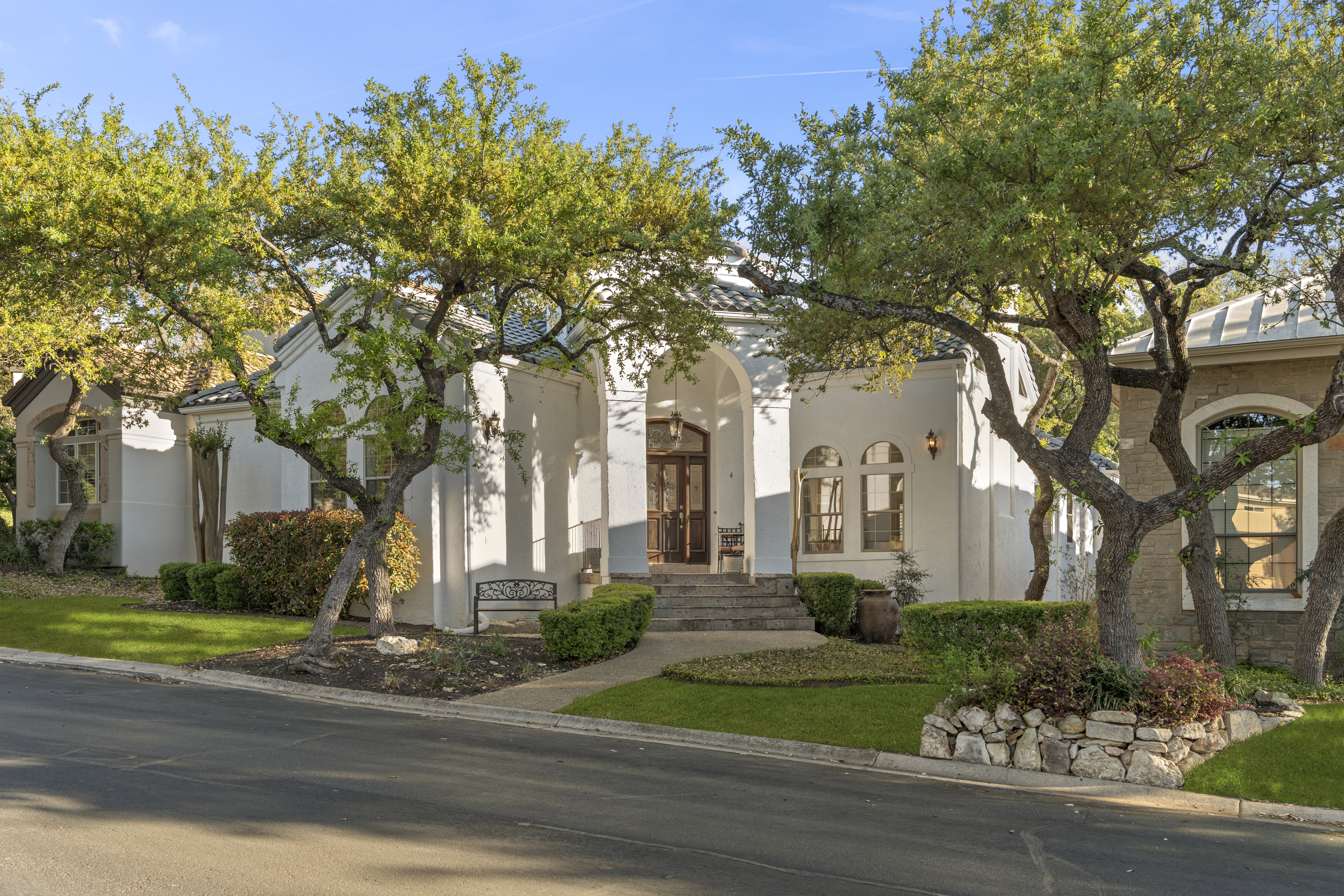  Updated Home with Captivating Interior Features - 物件實景