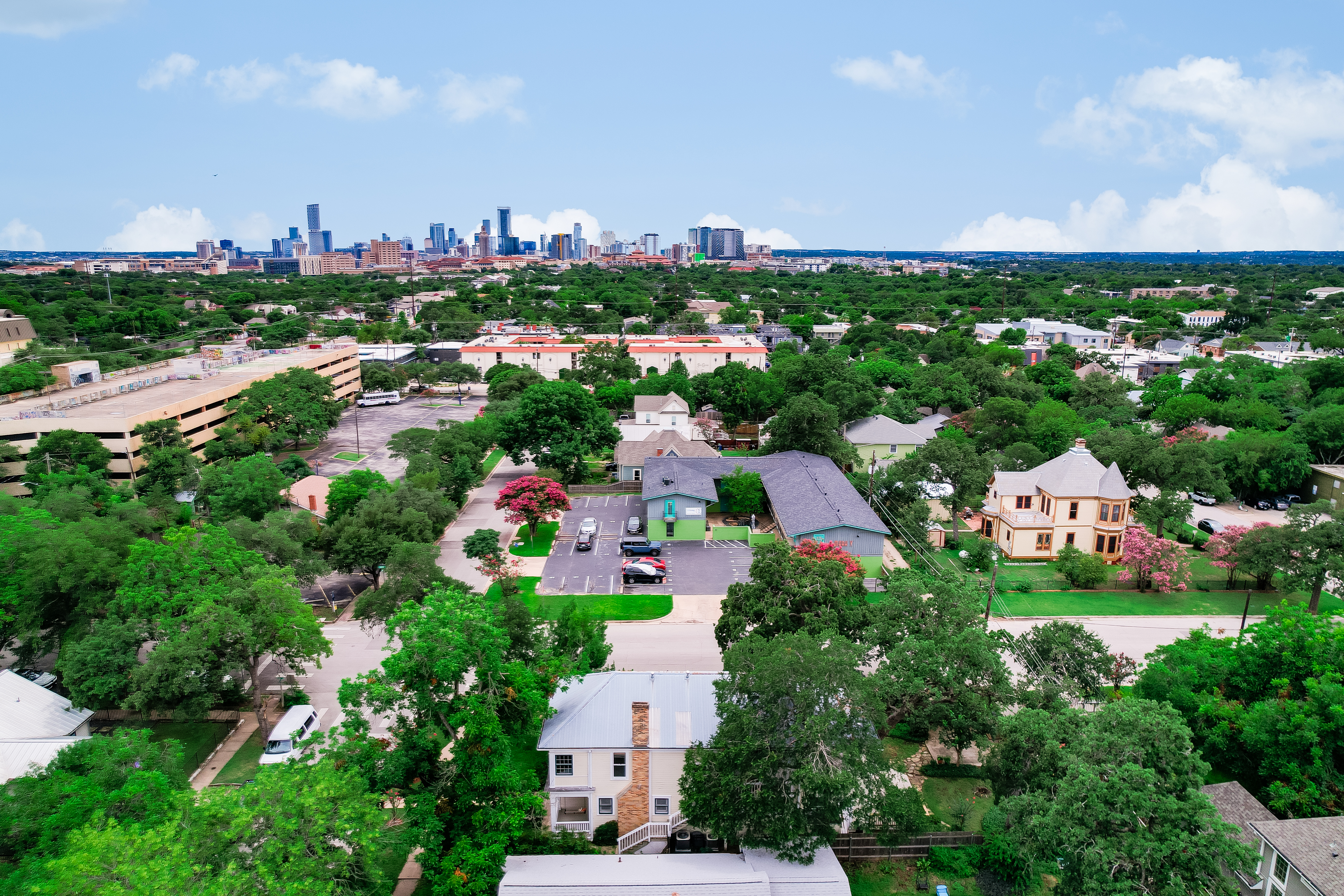  1922 Colonial Revival in Historic Hyde Park Neighborhood - 物件實景