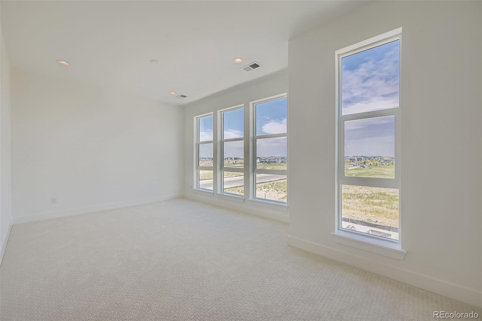 Aurora, Colorado, 80019, United States, 4 Bedrooms Bedrooms, ,3 BathroomsBathrooms,Residential,For Sale,1958574