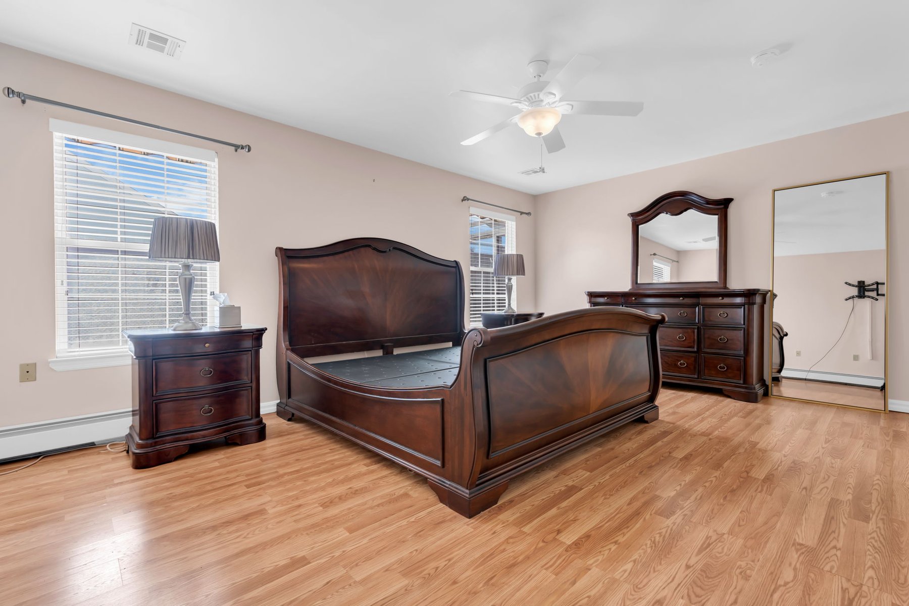  Move-In Ready Holiday Heights Home - 物件實景