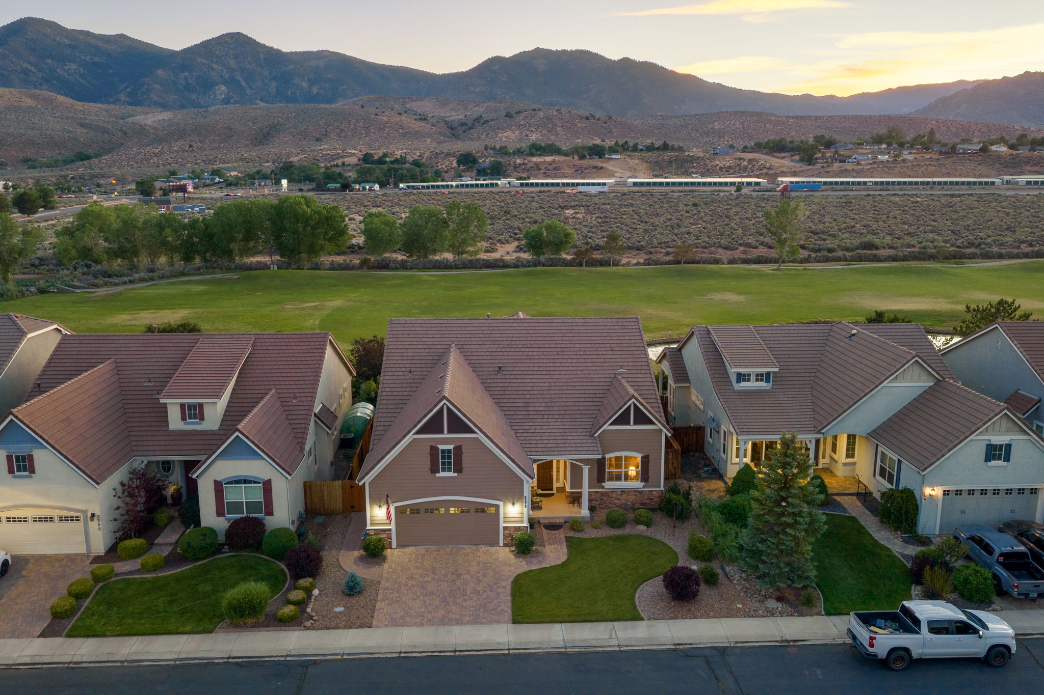  Refined Minden Living with Designer Touches and Captivating Mountain Views - 物件實景