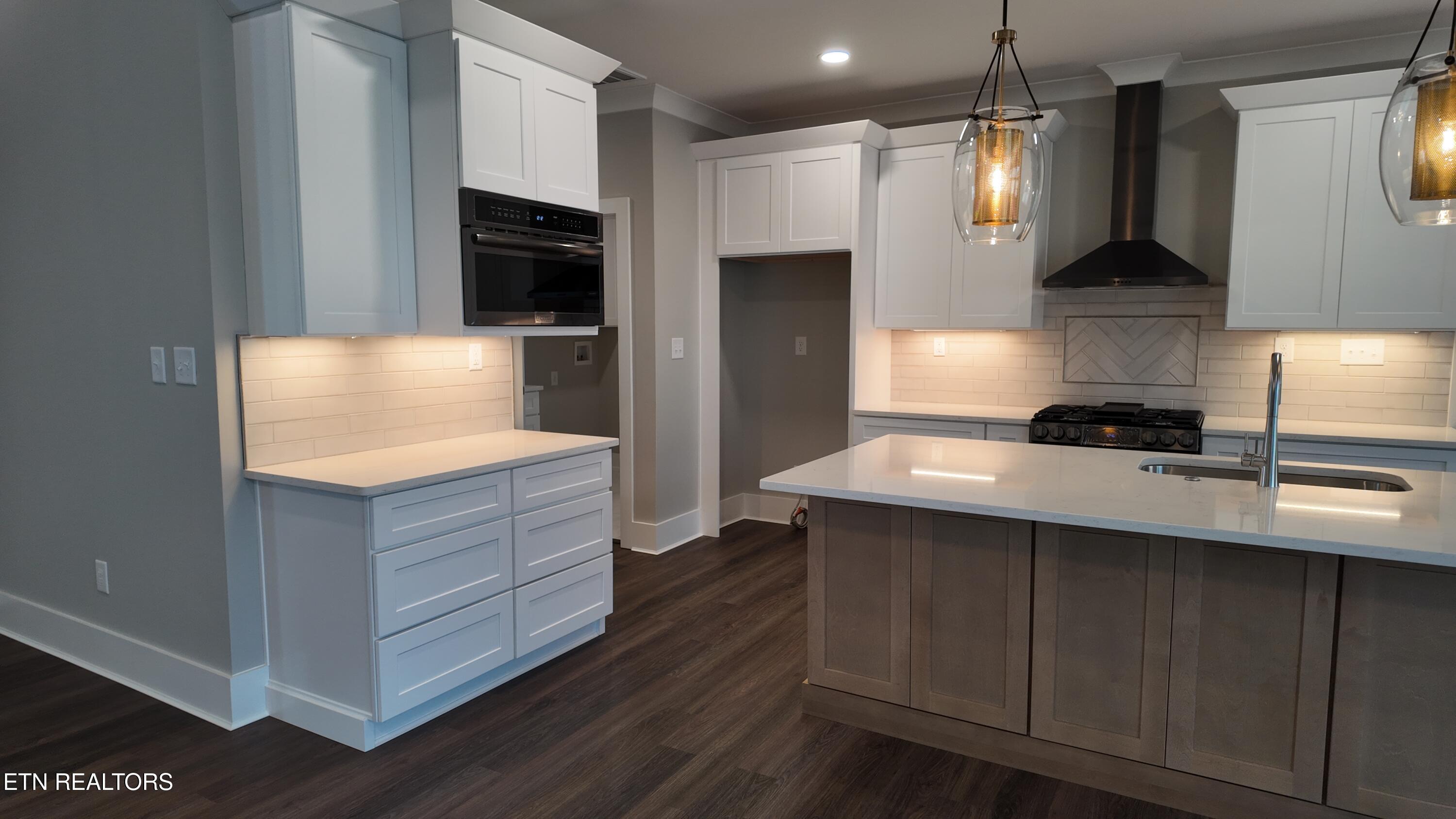 Loudon, Tennessee, 37774, United States, 4 Bedrooms Bedrooms, ,3 BathroomsBathrooms,Residential,For Sale,1981899