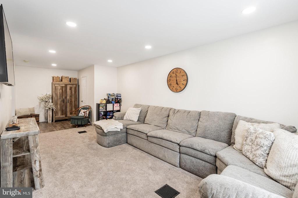 New Egypt, New Jersey, 08533, United States, 4 Bedrooms Bedrooms, ,3 BathroomsBathrooms,Residential,For Sale,1928612