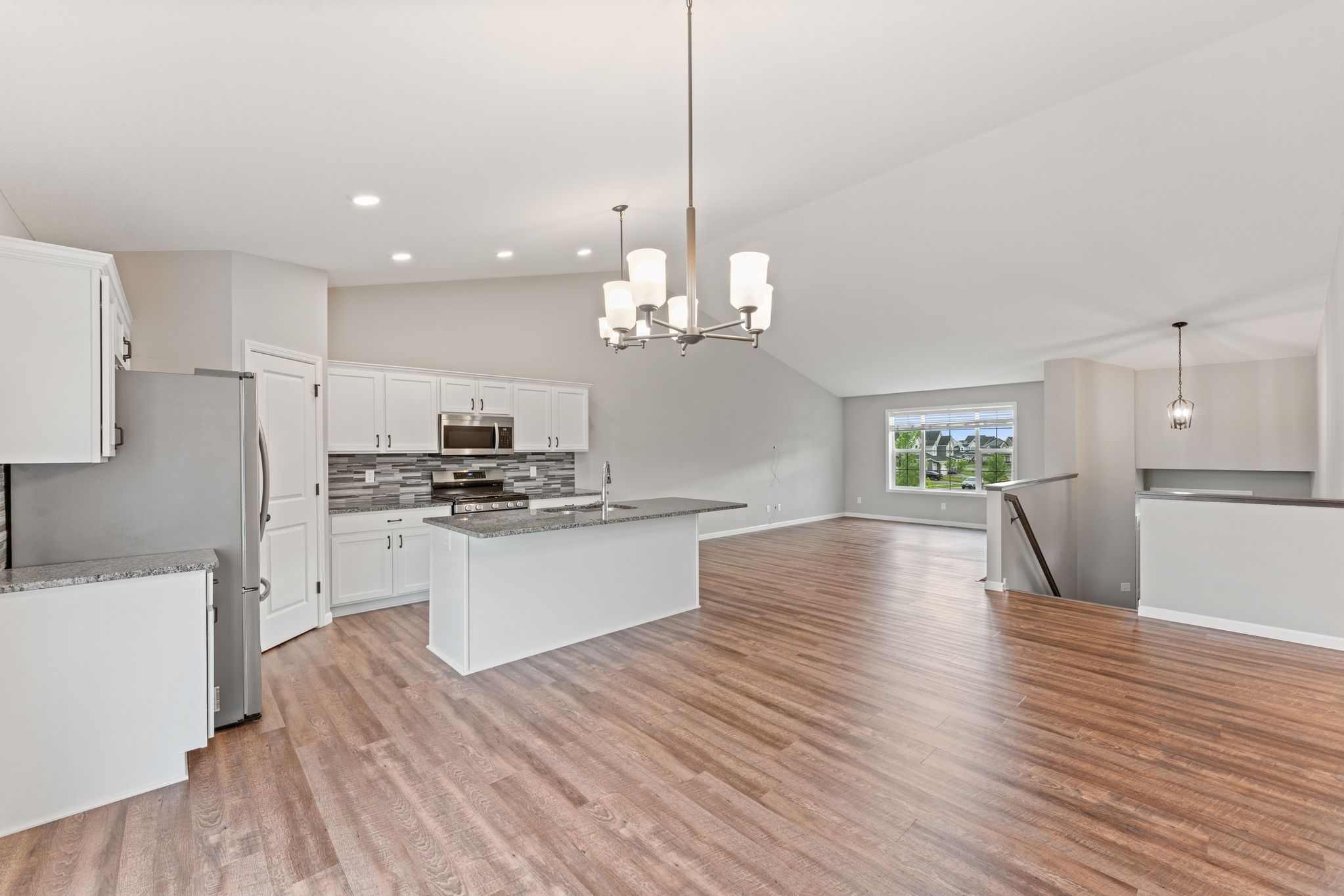  Spacious Walkout Living on a Prime Corner Lot - 物件實景