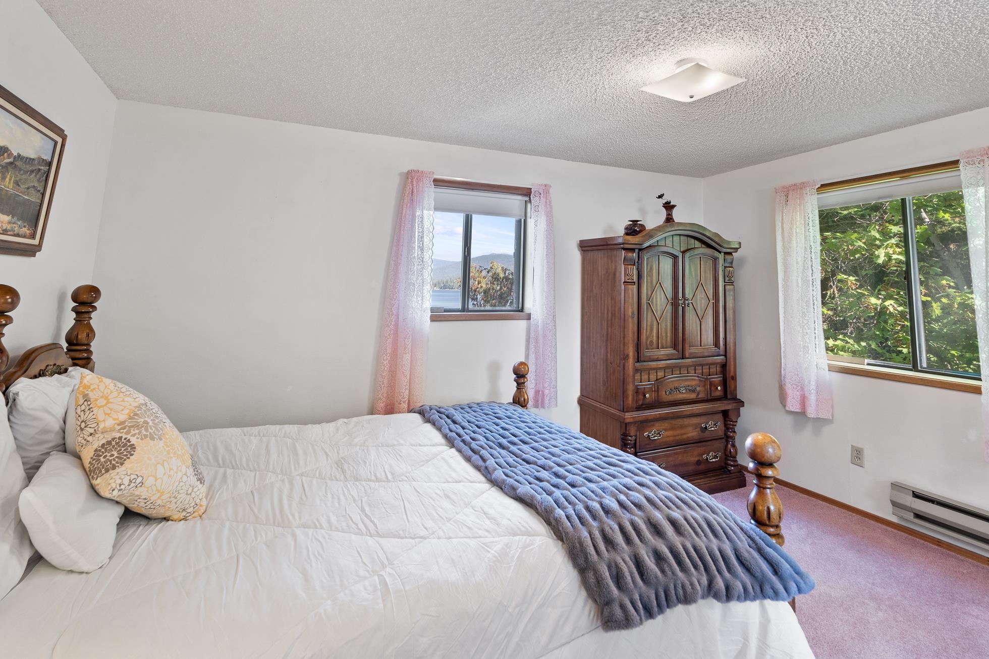 Newman Lake, Washington, 99025, United States, 3 Bedrooms Bedrooms, ,1 BathroomBathrooms,Residential,For Sale,1979183