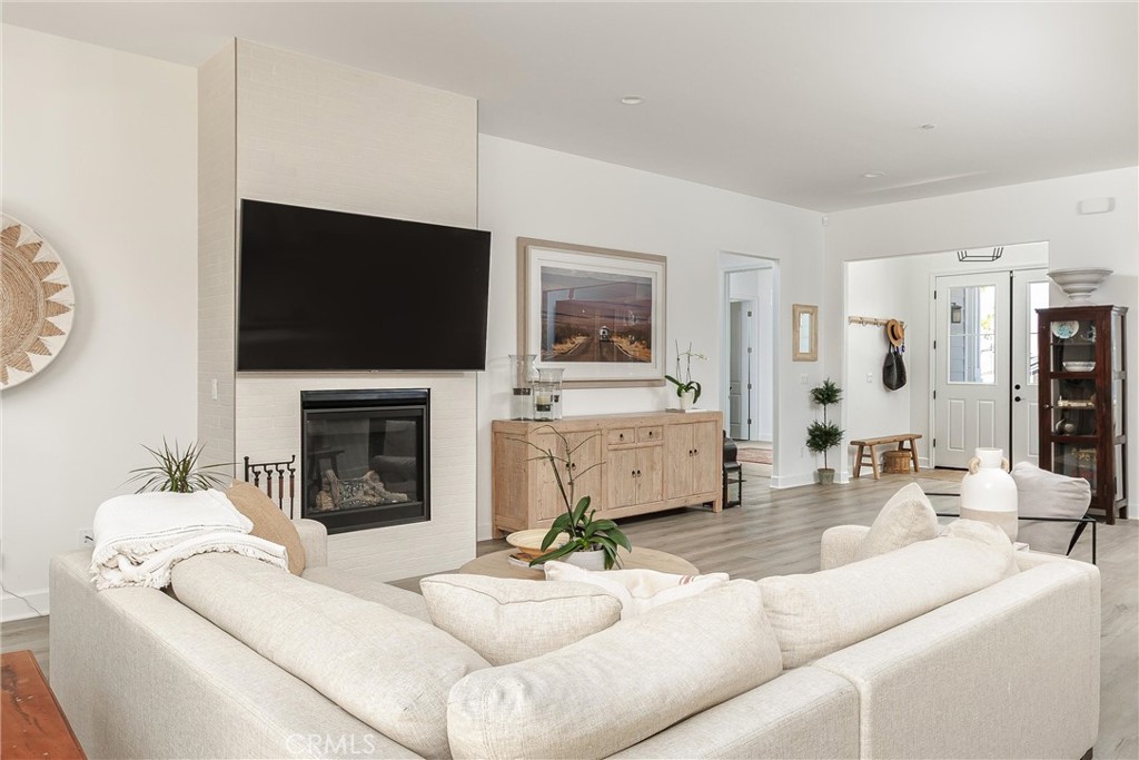 Santa Maria, California, 93455, United States, 4 Bedrooms Bedrooms, ,4 BathroomsBathrooms,Residential,For Sale,1974422