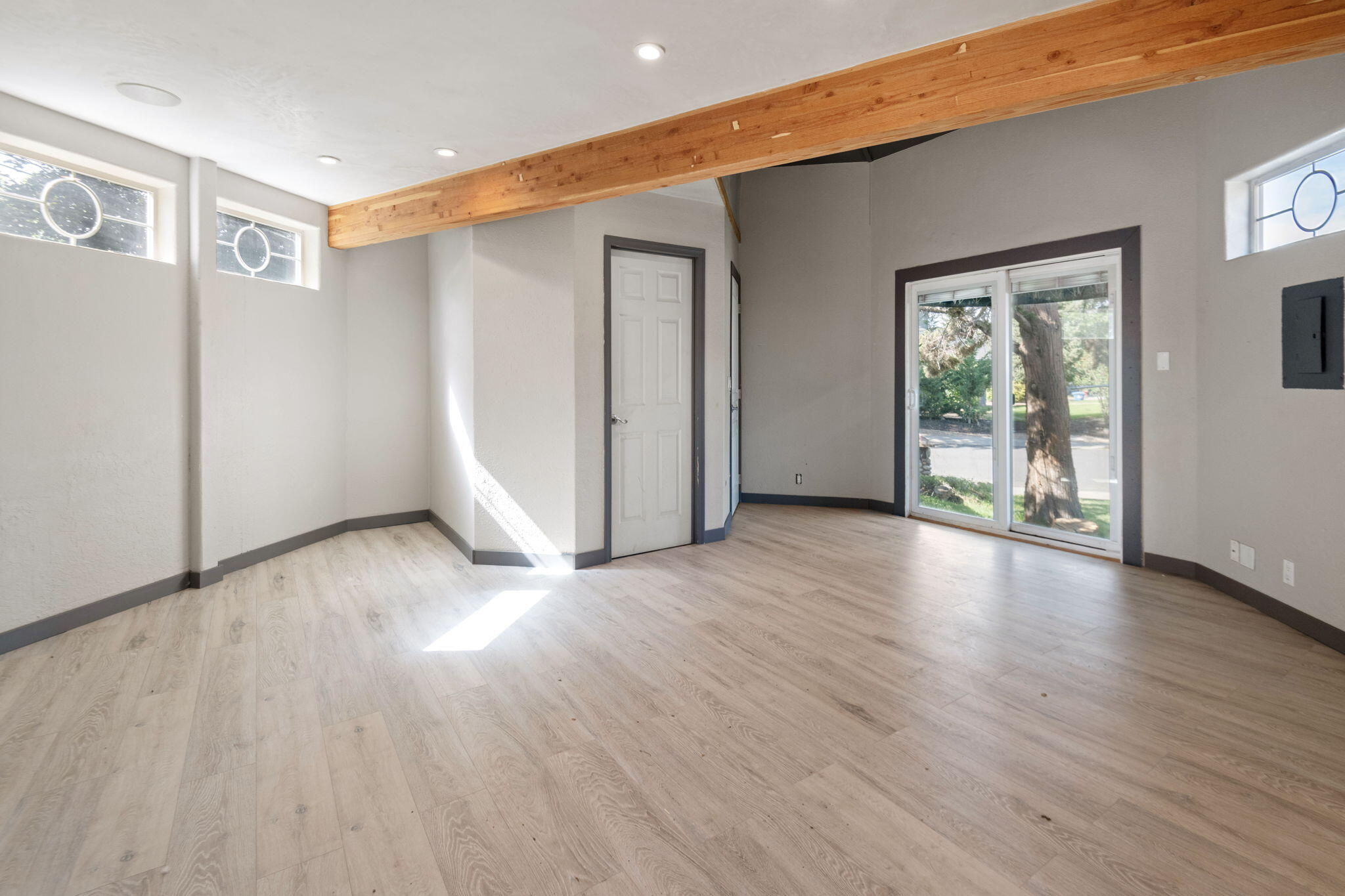 Bend, Oregon, 97701, United States, 3 Bedrooms Bedrooms, ,3 BathroomsBathrooms,Residential,For Sale,1898955