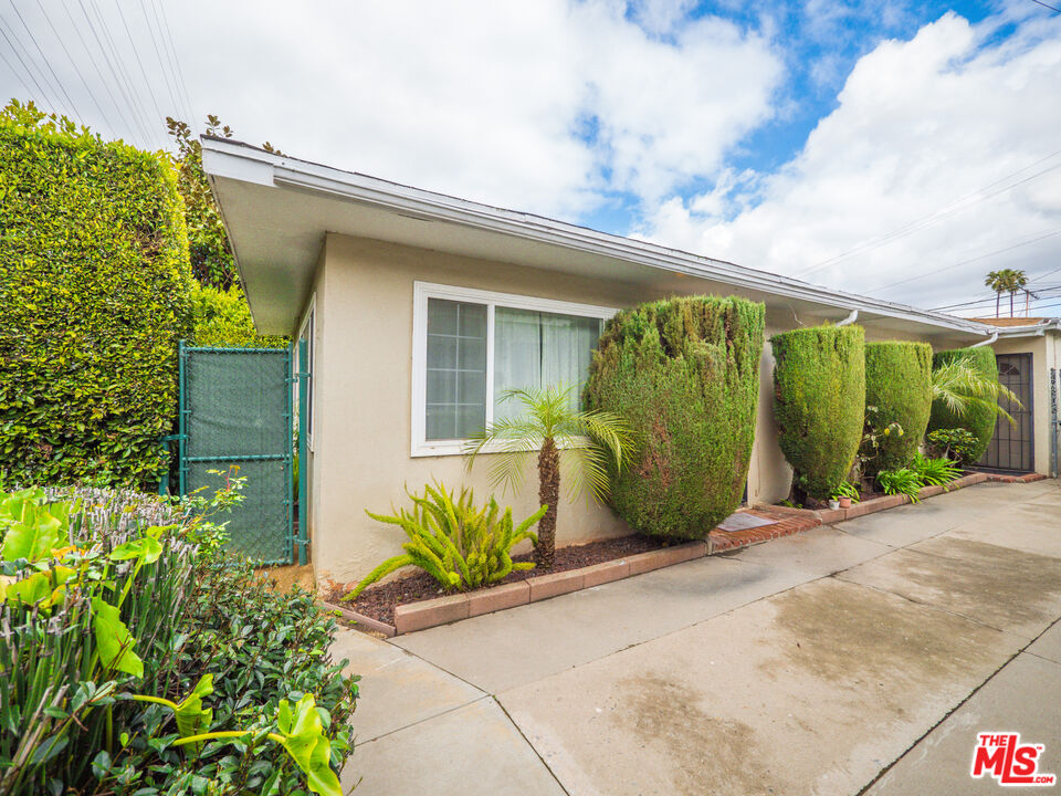 Los Angeles, California, 90066, United States, 4 Bedrooms Bedrooms, ,Residential,For Sale,1705092