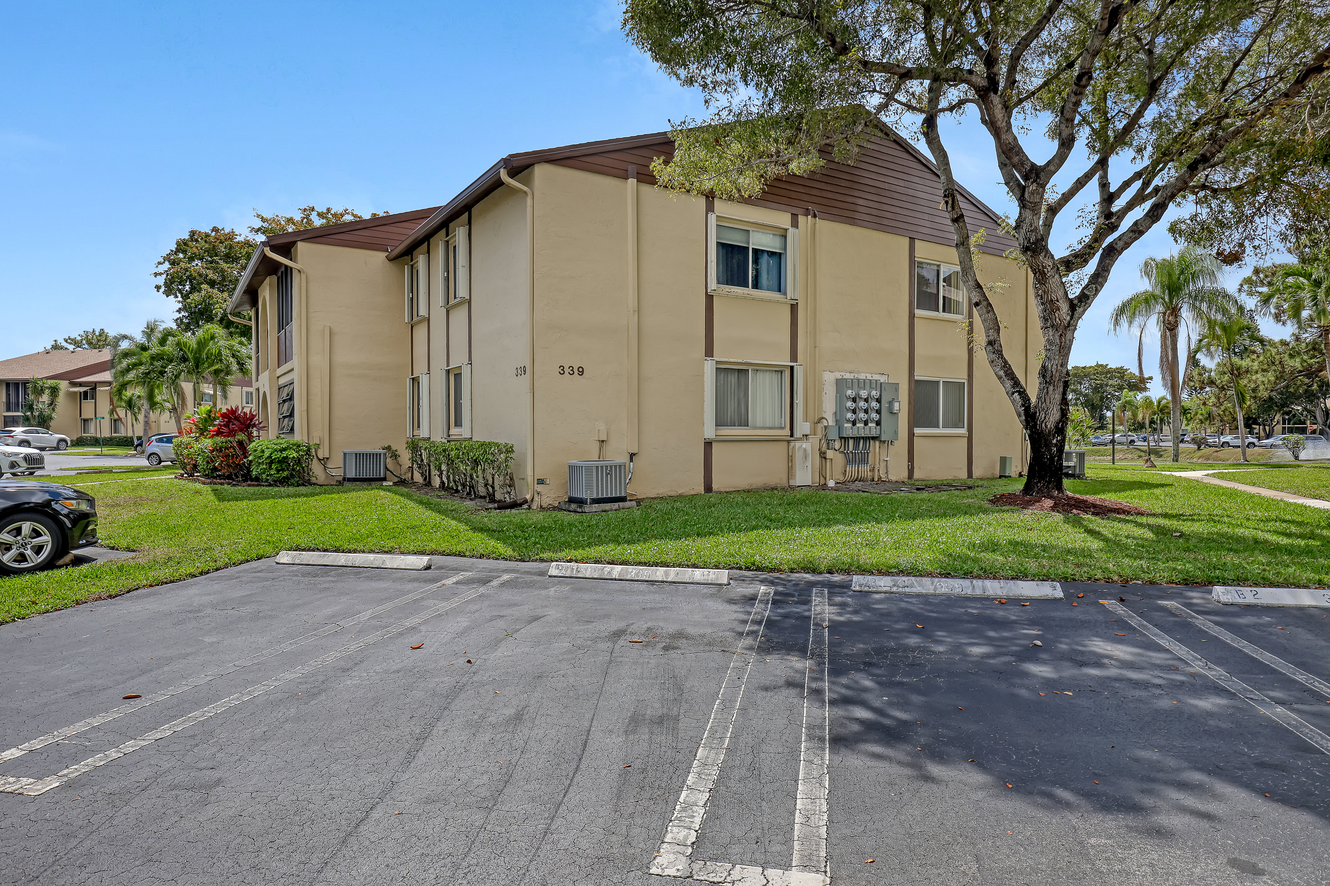  339 Pine Ridge Circle, Greenacres, FL, 33463 - 物件實景