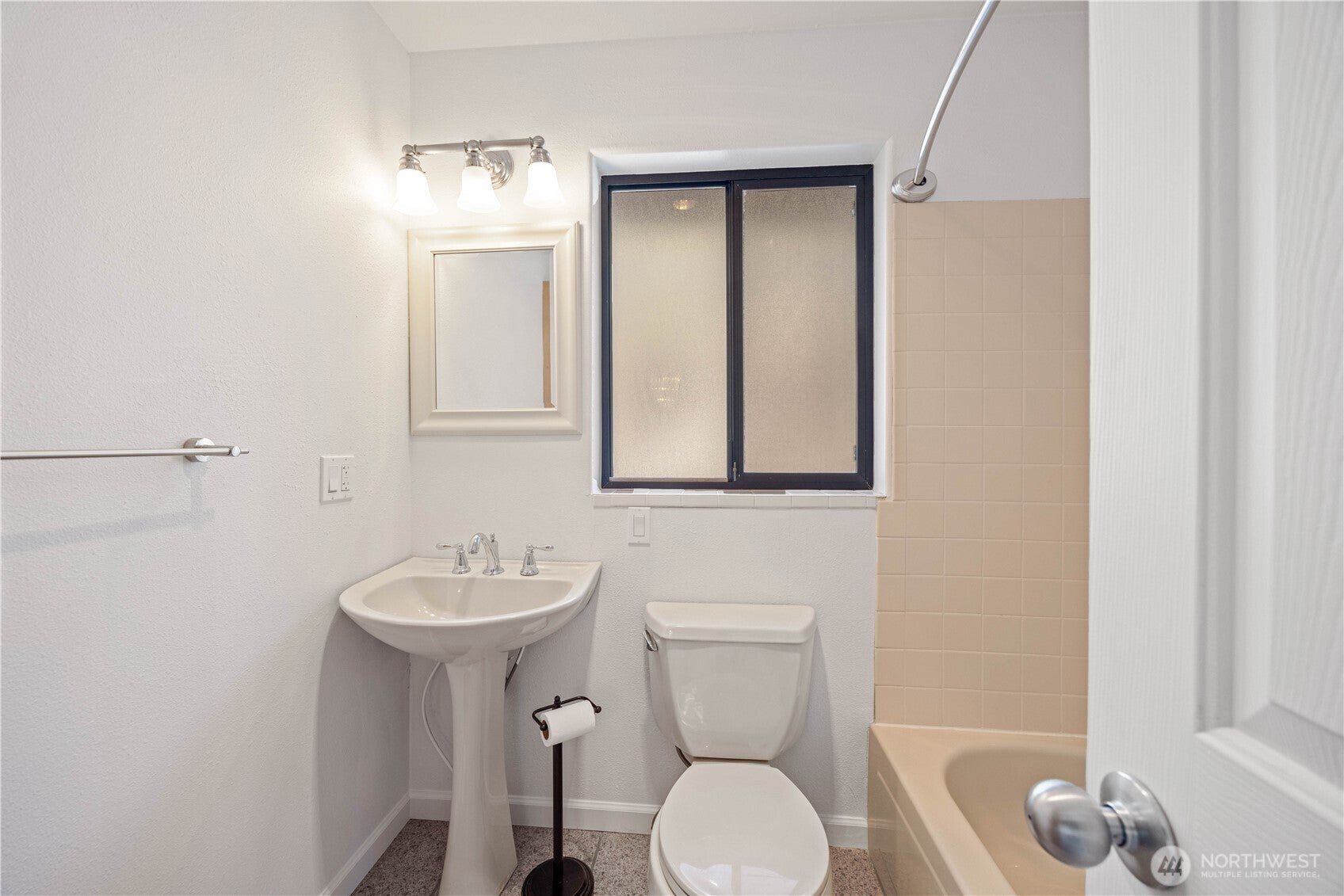 Chelan, Washington, 98816, United States, 3 Bedrooms Bedrooms, ,2 BathroomsBathrooms,Residential,For Sale,1766937