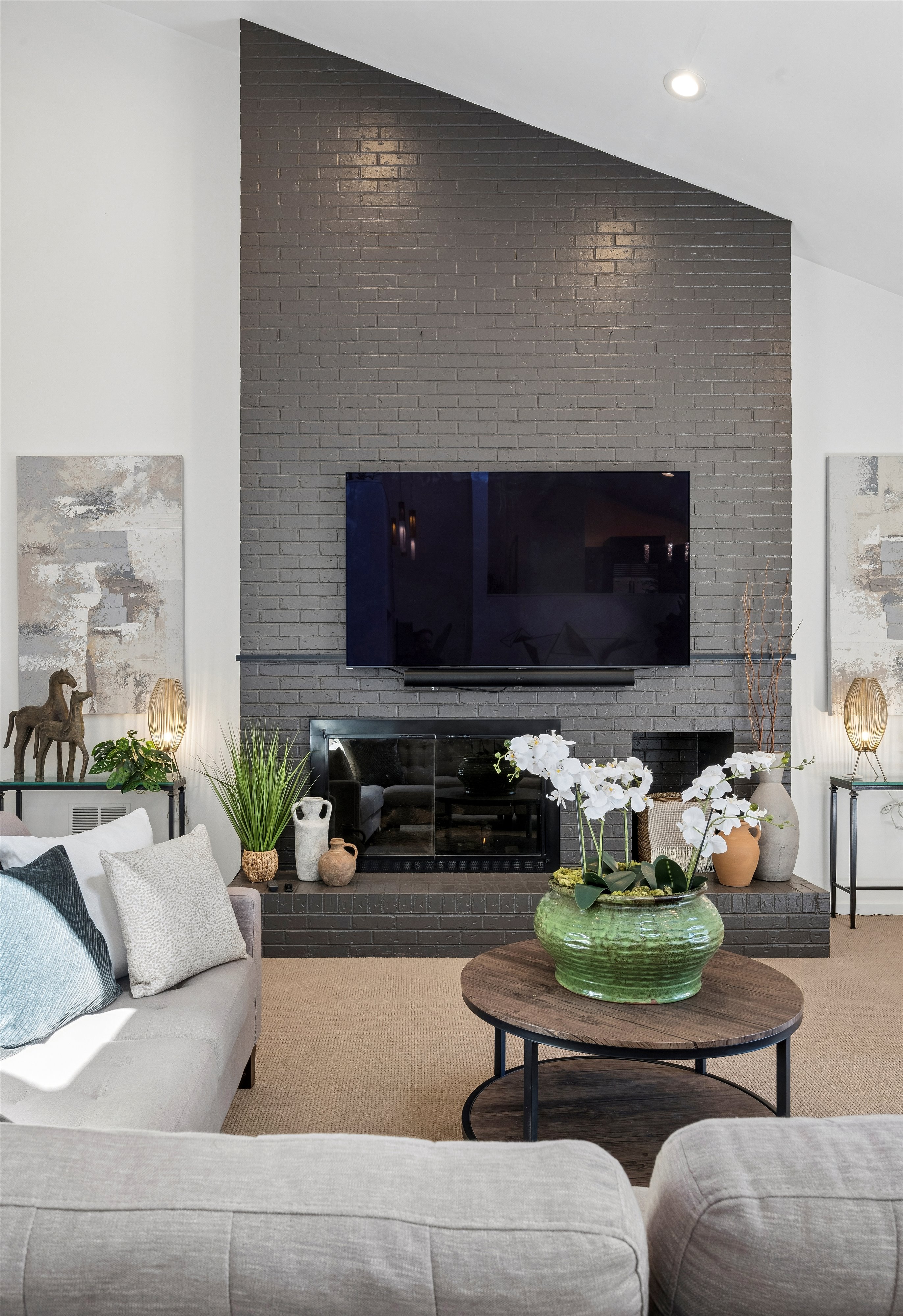  A Rare Offering: Five Bedrooms & Four Bathrooms Thoughtfully Designed Townhome - 物件實景