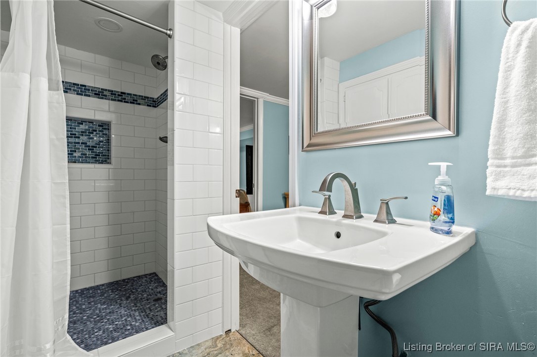 Jeffersonville, Indiana, 47130, United States, 4 Bedrooms Bedrooms, ,4 BathroomsBathrooms,Residential,For Sale,1897686