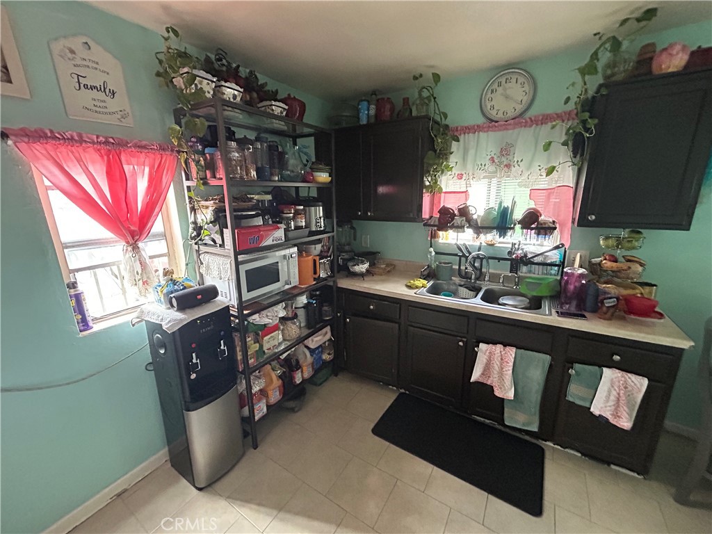 Los Angeles, California, 90011, United States, ,Residential,For Sale,1943623