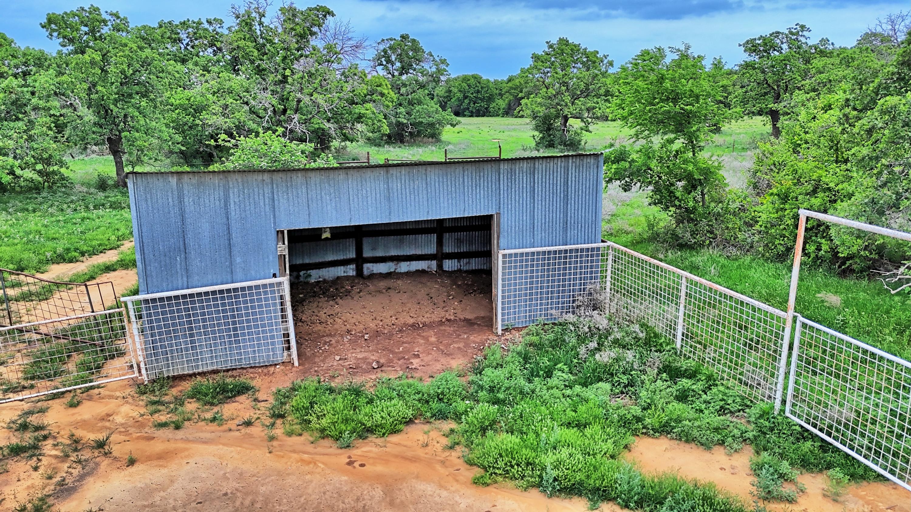  Ranch Style Rock Home on Private 80 Acres - 物件實景