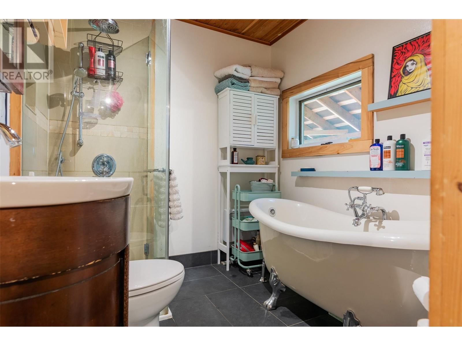 WINLAW, British Columbia, V0G 2J0, CA, 2 Bedrooms Bedrooms, ,1 BathroomBathrooms,Residential,For Sale,1913701