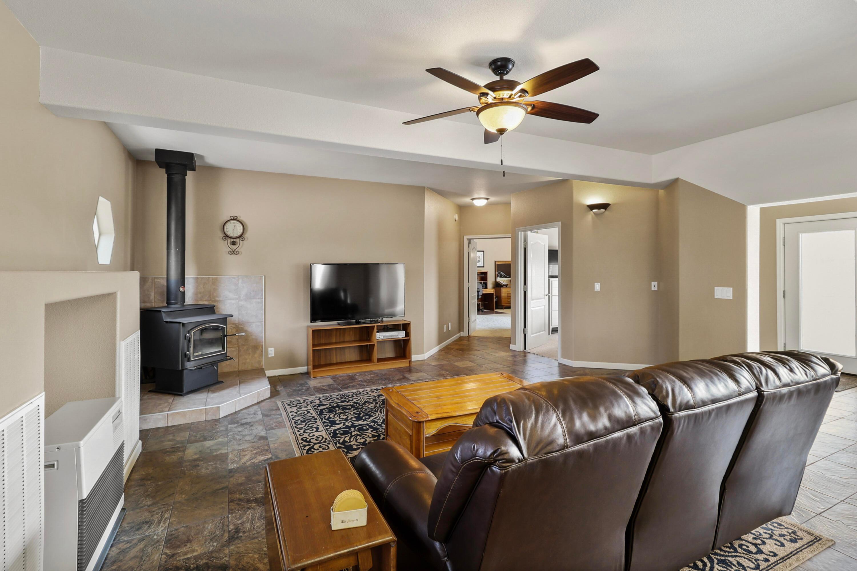 Redding, California, 96002, United States, 3 Bedrooms Bedrooms, ,3 BathroomsBathrooms,Residential,For Sale,1992839