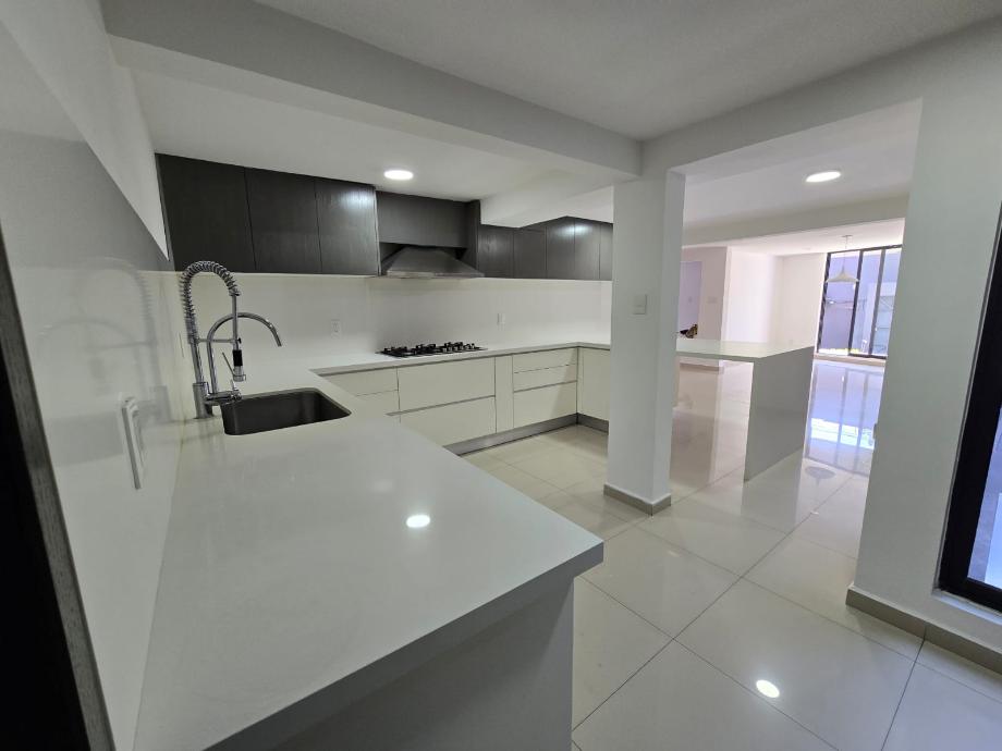 Tlalpan, Ciudad de México, 14386, Mexico, 3 Bedrooms Bedrooms, ,4 BathroomsBathrooms,Residential,For Sale,1713585