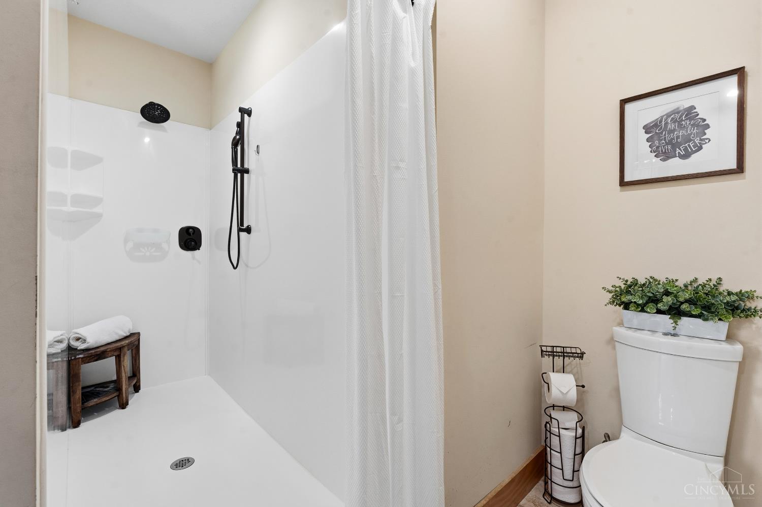 Wilmington, Ohio, 45177, United States, 6 Bedrooms Bedrooms, ,4 BathroomsBathrooms,Residential,For Sale,1989066