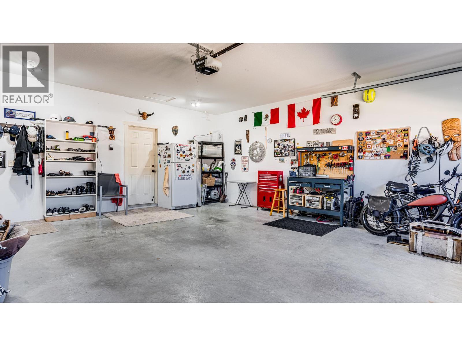 SALMON ARM, British Columbia, V1E 2B6, CA, 3 Bedrooms Bedrooms, ,2 BathroomsBathrooms,Residential,For Sale,1950686