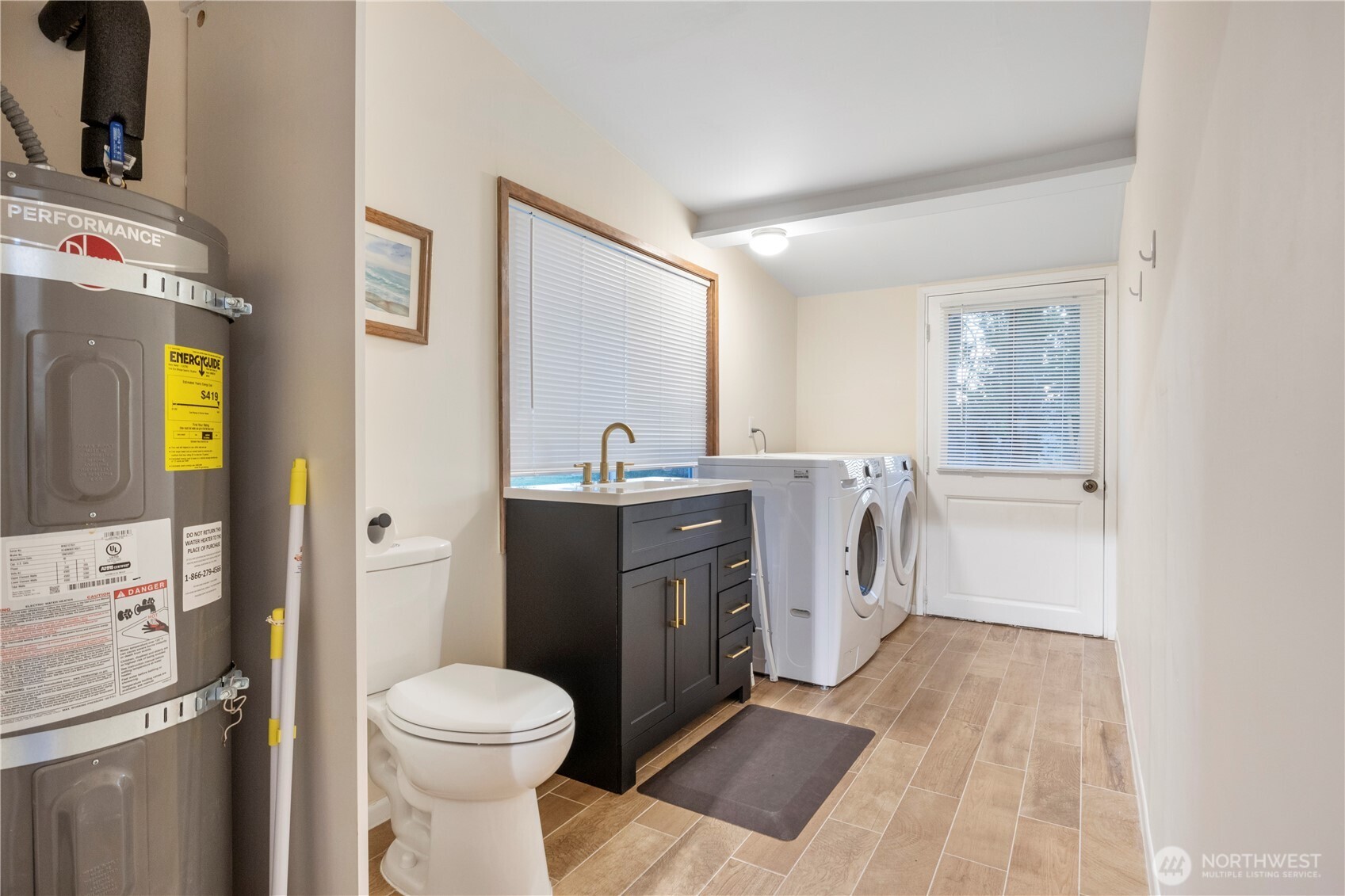 Bellingham, Washington, 98226, United States, 2 Bedrooms Bedrooms, ,2 BathroomsBathrooms,Residential,For Sale,1965694