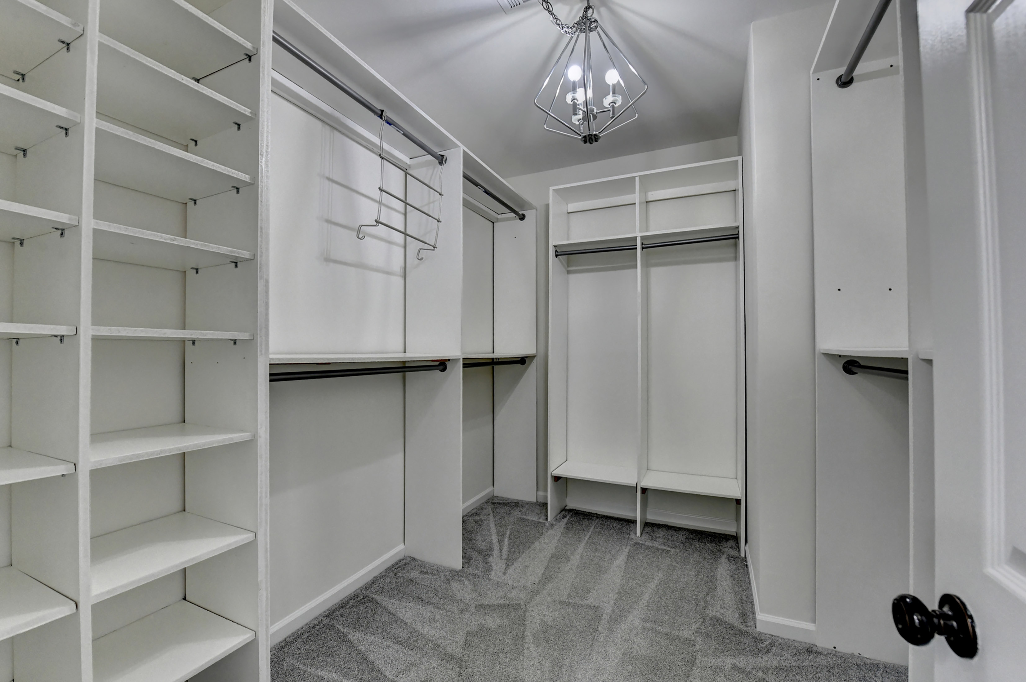  Hard to Find Flat Front Yard with Level Fenced-in Backyard on a Quiet Cul-de-sac - 物件實景