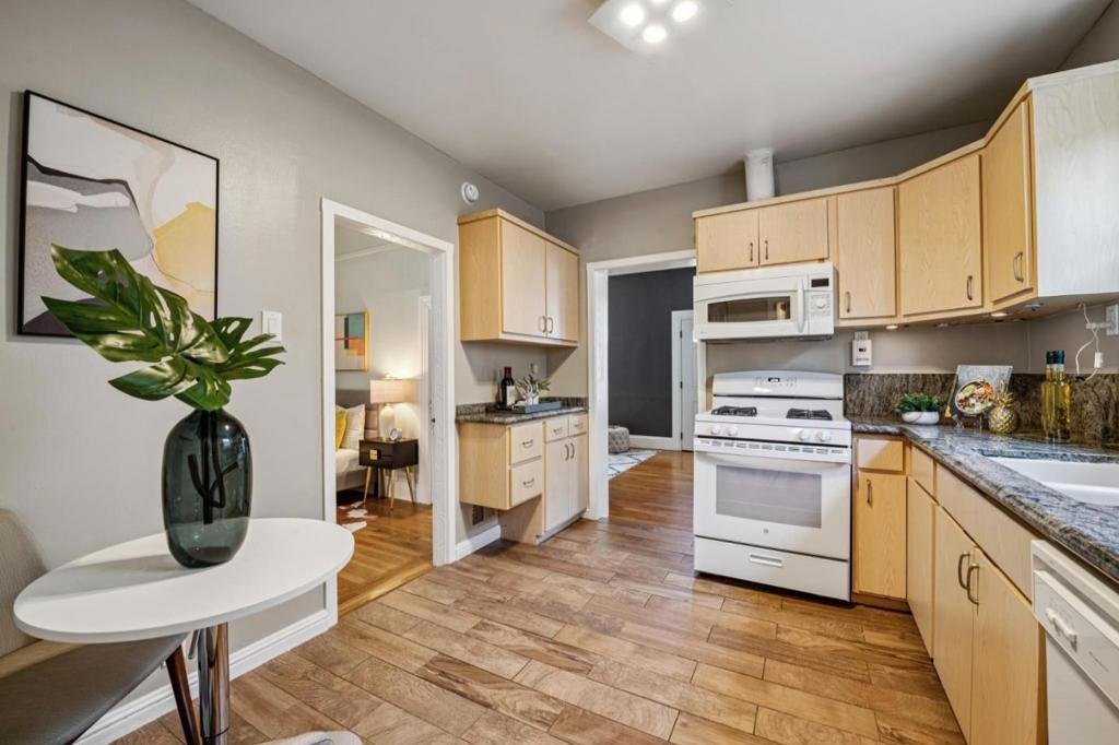 San Francisco, California, 94134, United States, 3 Bedrooms Bedrooms, ,2 BathroomsBathrooms,Residential,For Sale,1943072