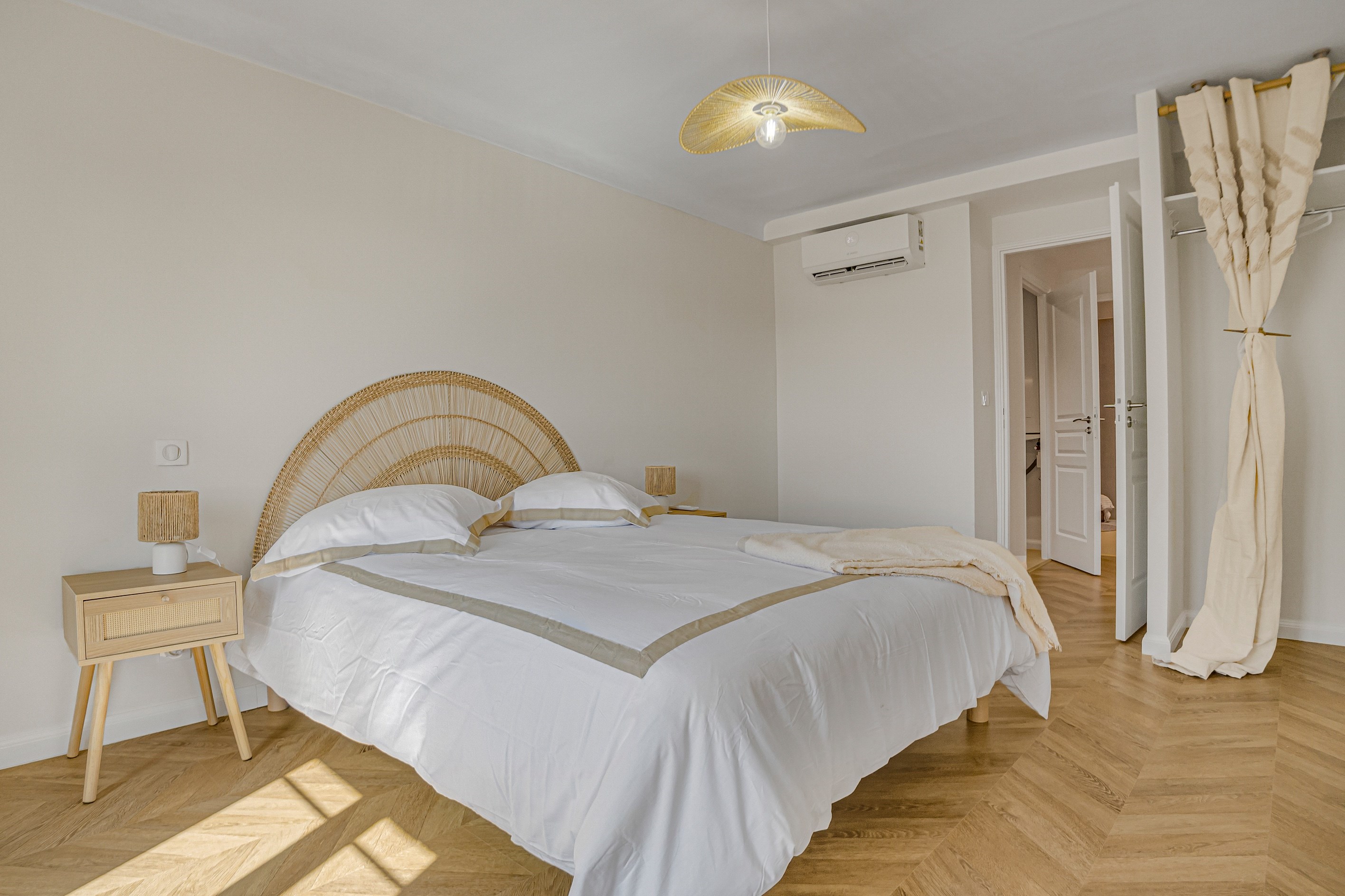  Antibes Old Town, renovated 83 sqm two bedroom top floor apartment - 物件實景