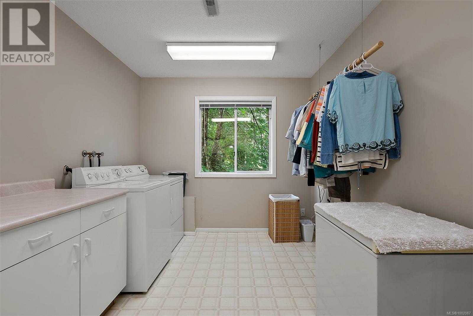 DUNCAN, British Columbia, V9L 5S6, CA, 4 Bedrooms Bedrooms, ,2 BathroomsBathrooms,Residential,For Sale,1873996