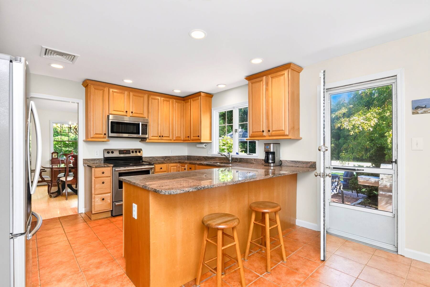  Southampton 4 Bedroom Traditional - Beautifully Landsacaped - 物件實景