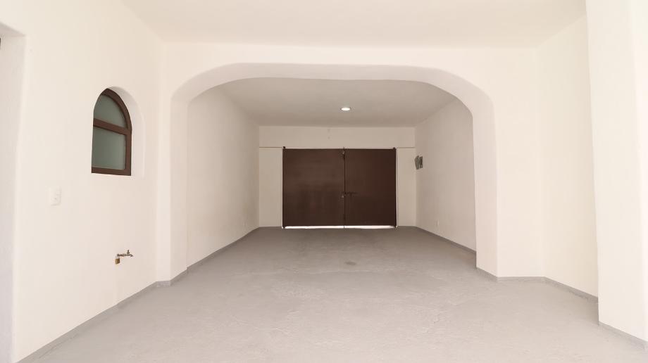 Pátzcuaro, Michoacán de Ocampo, 61606, Mexico, 5 Bedrooms Bedrooms, ,3 BathroomsBathrooms,Residential,For Sale,1729660