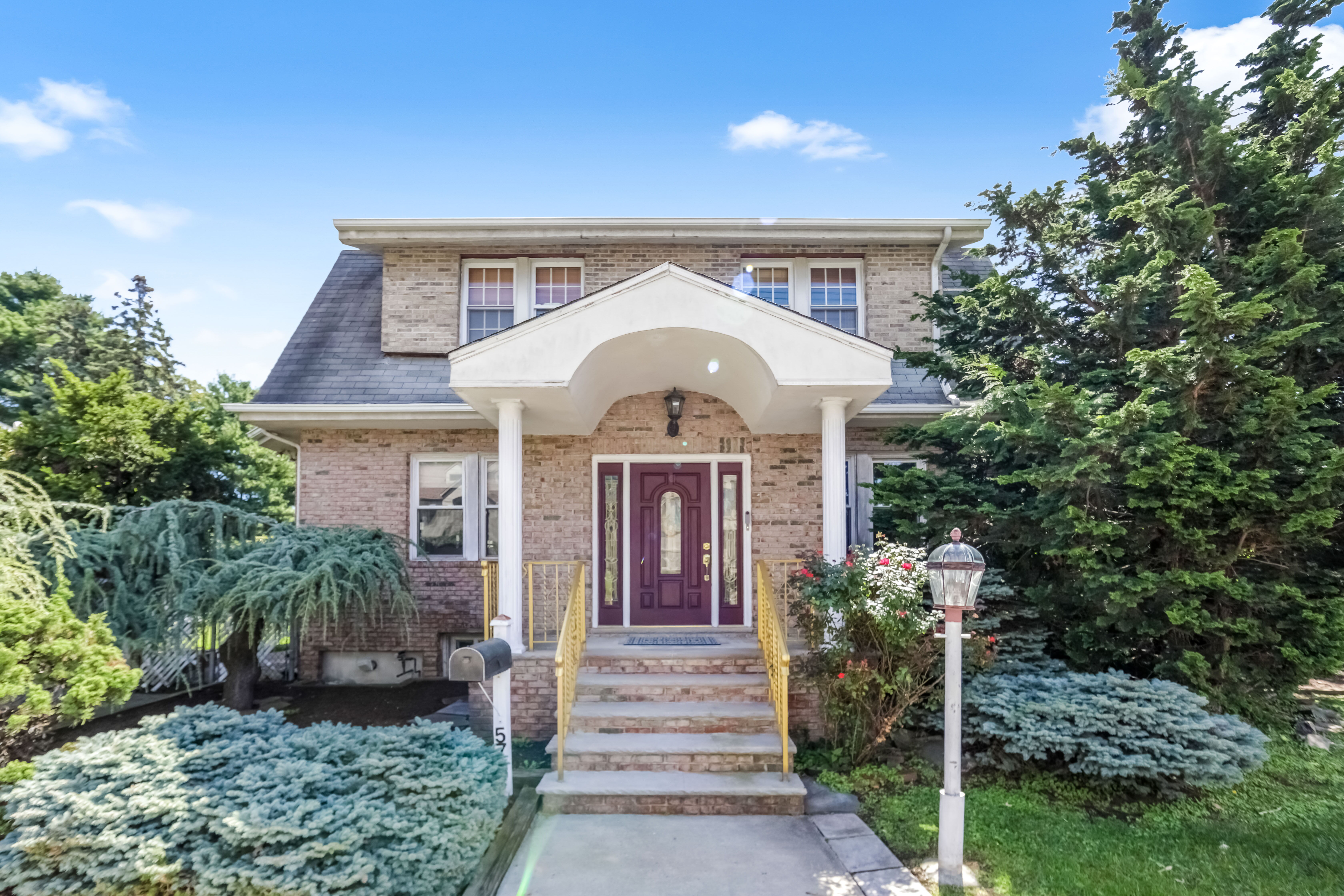 Cliffside Park, New Jersey, 07010, United States, 3 Bedrooms Bedrooms, ,3 BathroomsBathrooms,Residential,For Sale,1980135