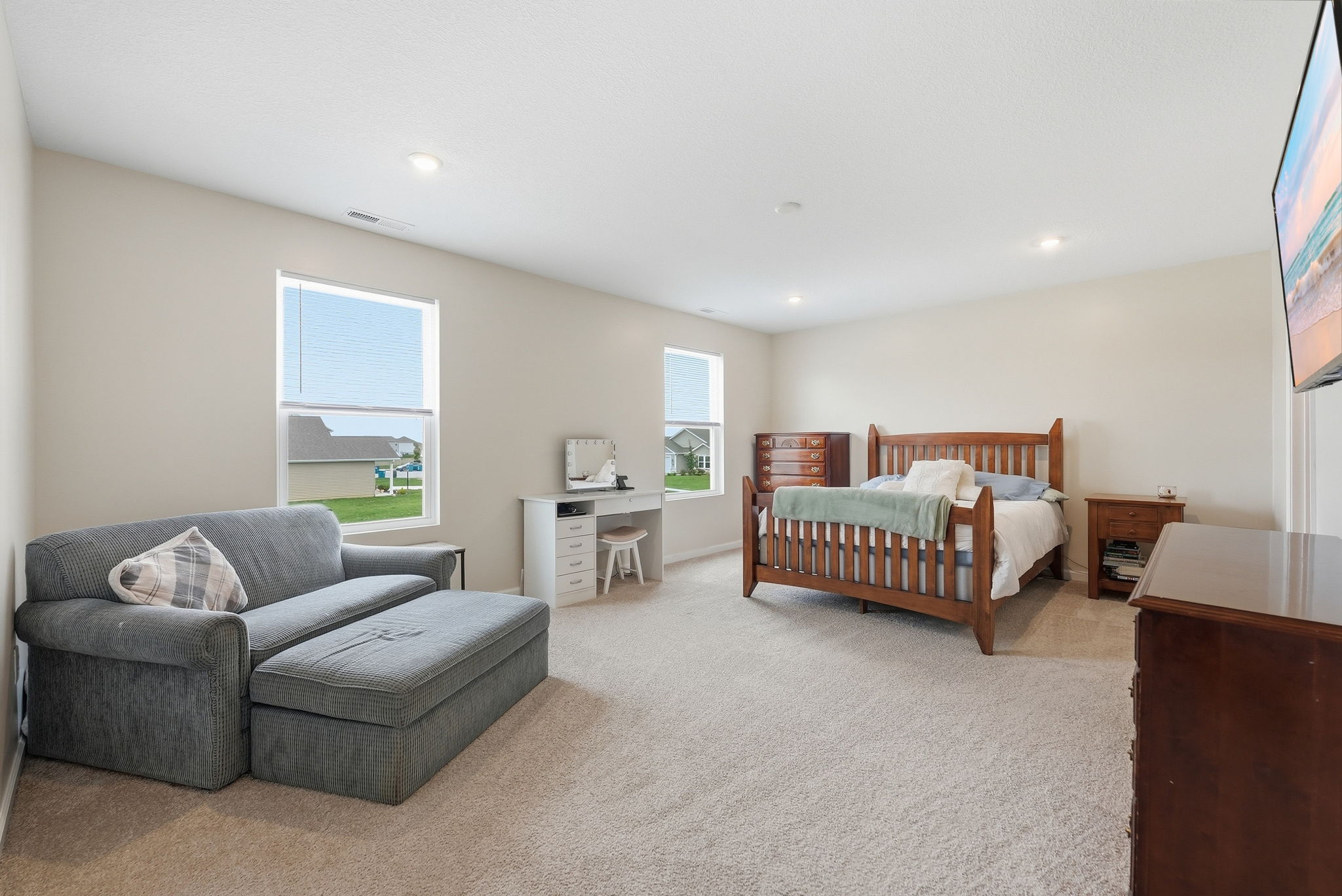  Well-Maintained 4 Bedroom Newer Built Home - 物件實景