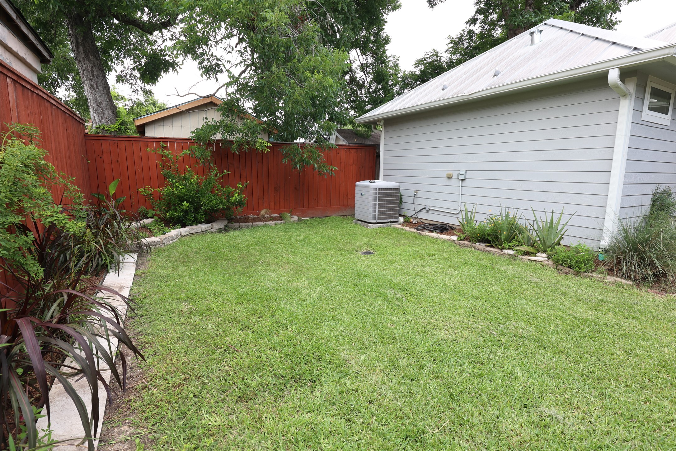 Houston, Texas, 77011, United States, 3 Bedrooms Bedrooms, ,2 BathroomsBathrooms,Residential,For Sale,1867410