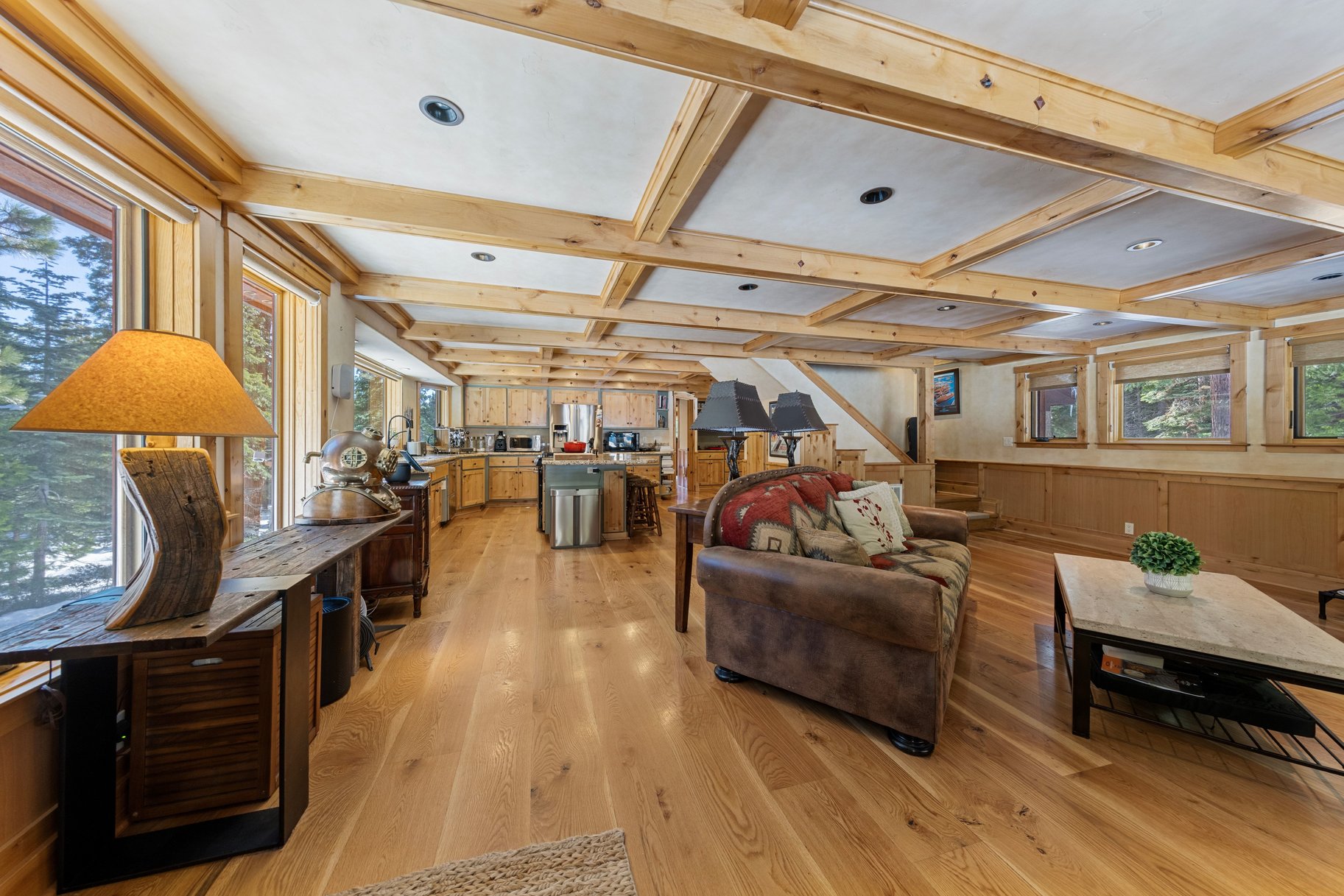  Gorgeous Tahoe Lodge next to open forest and close to everything - 物件實景